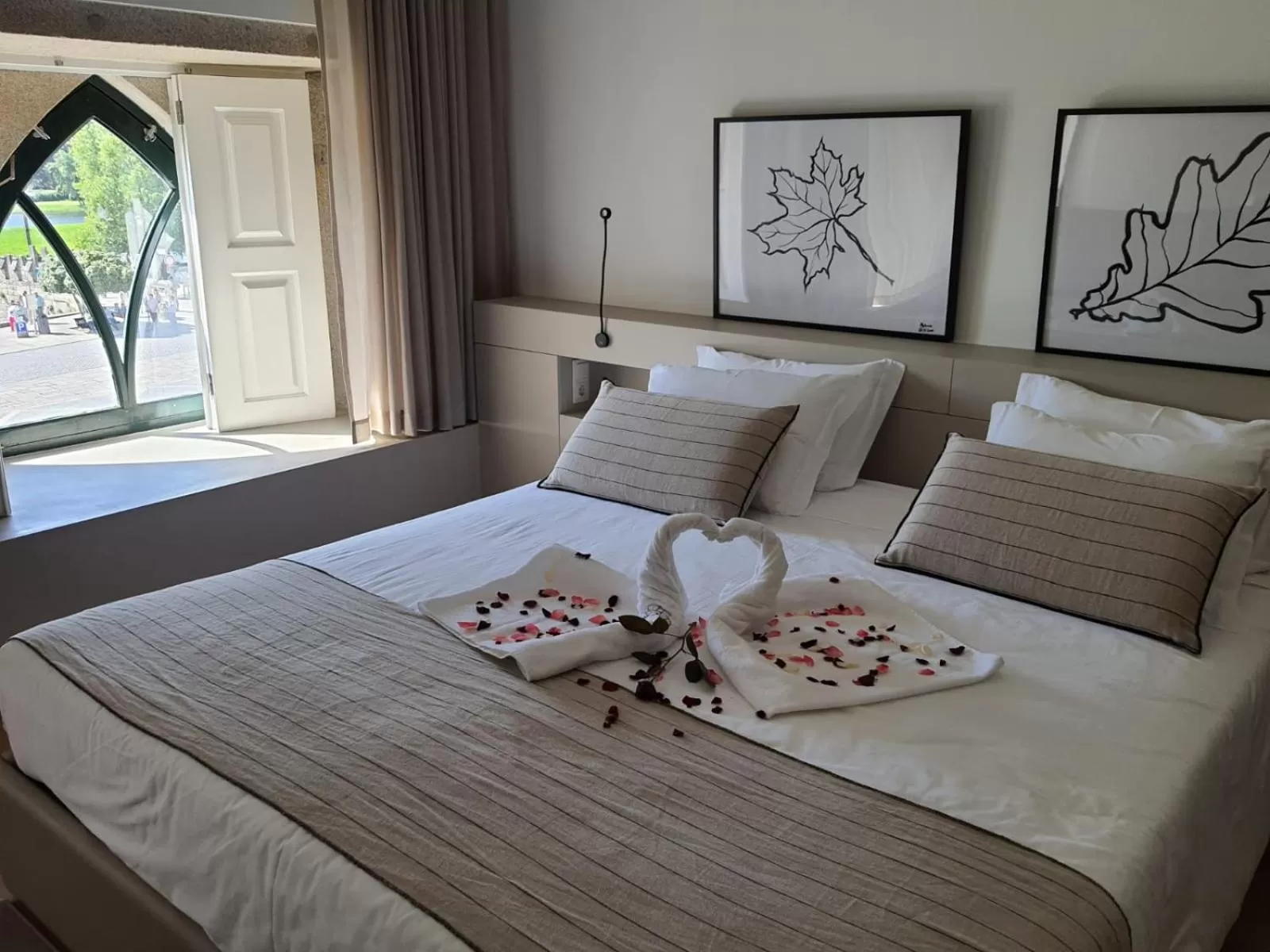 Bedroom, Bed in Camões Apartments