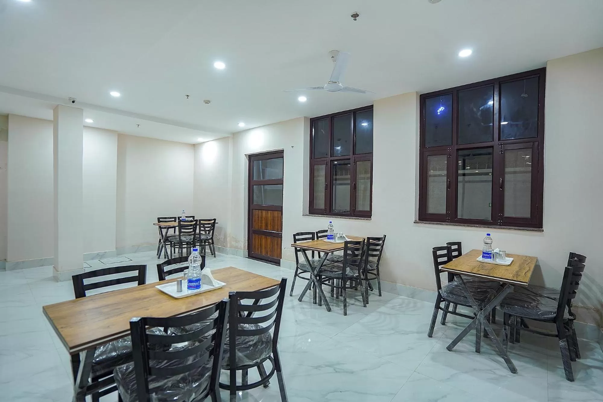 Restaurant/Places to Eat in FabHotel HC Mohali Inn