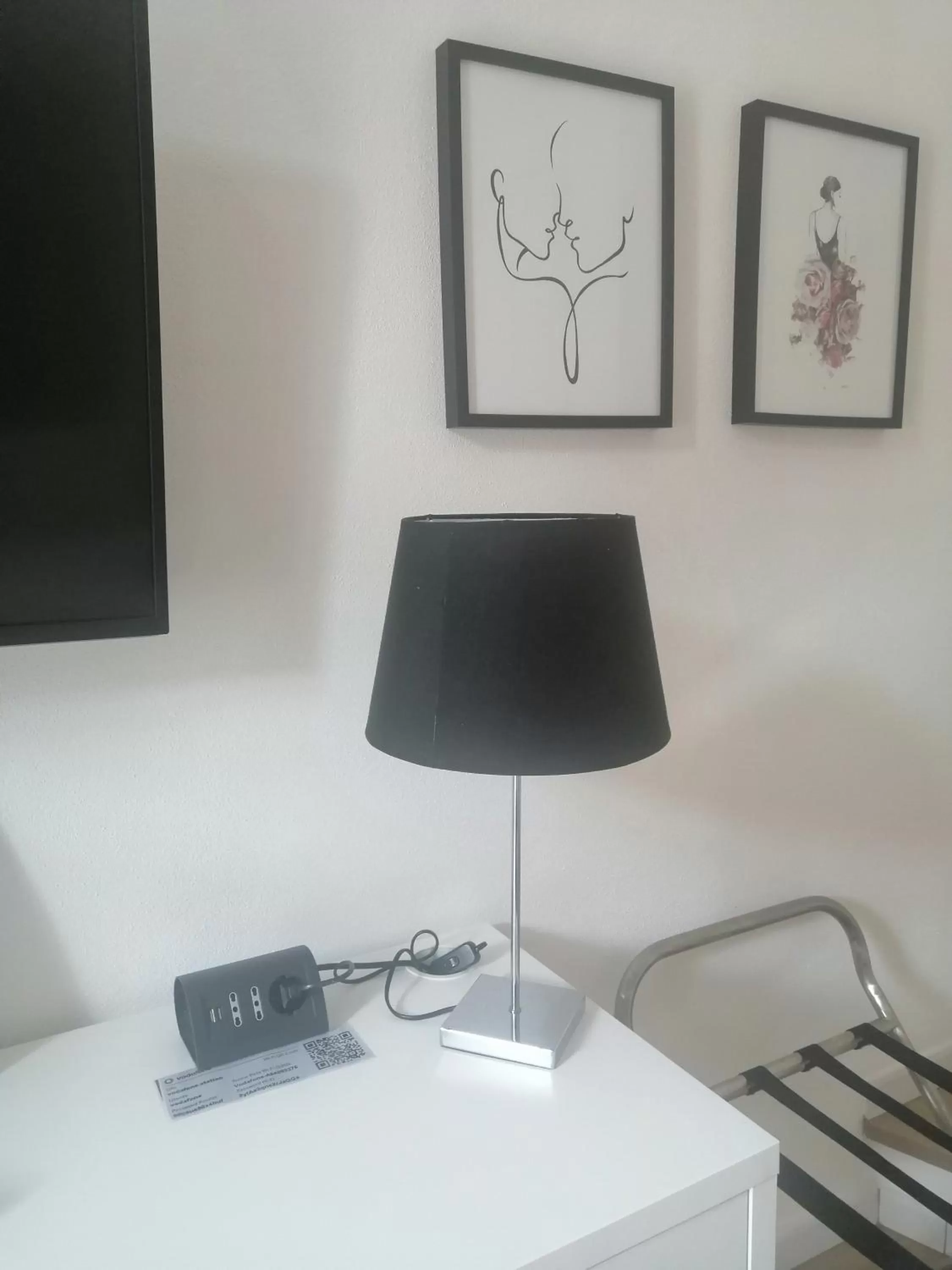 TV and multimedia, TV/Entertainment Center in Luxury Rooms Paoli 19