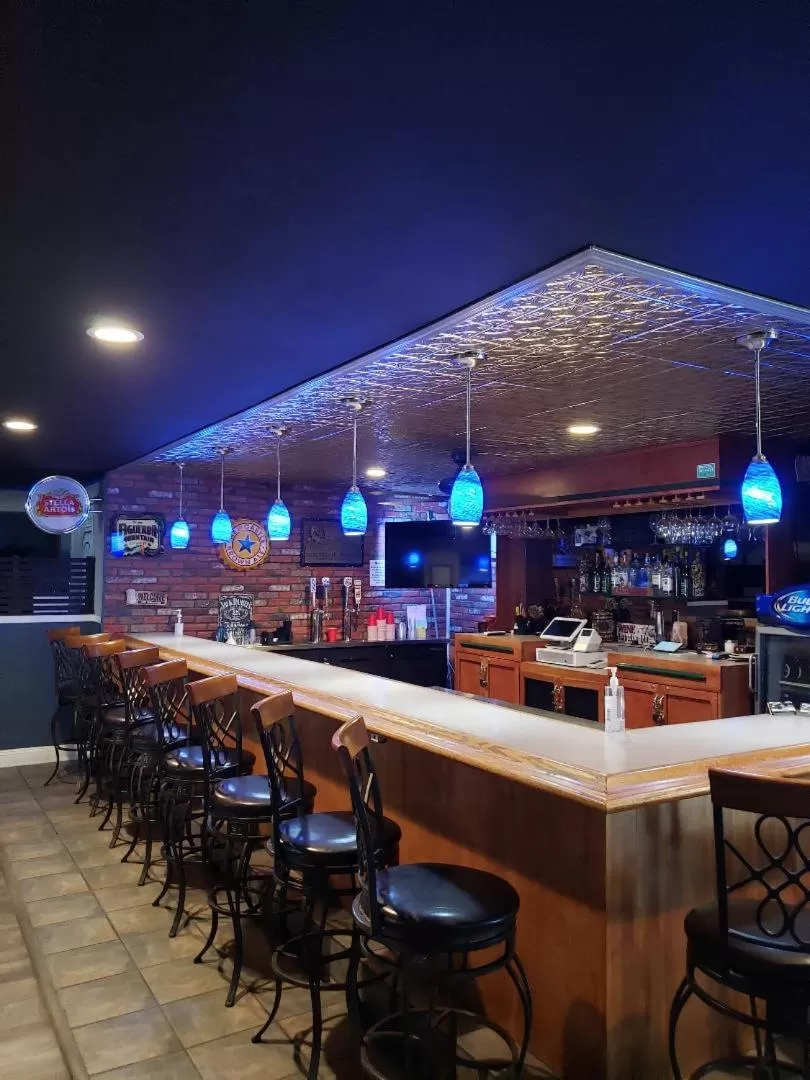 O'Cairns Inn and Suites