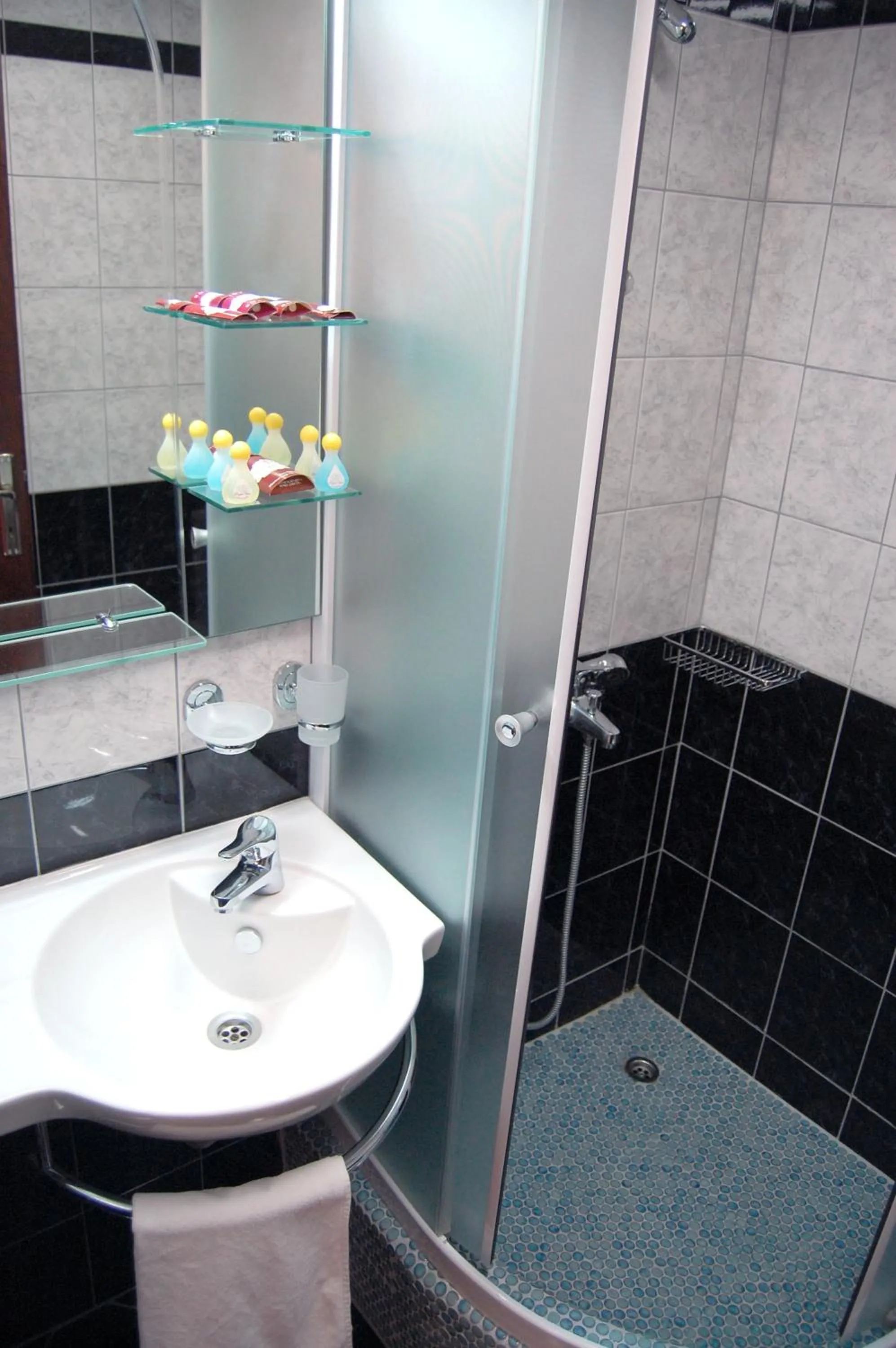 Shower in Royal View Hotel and SPA