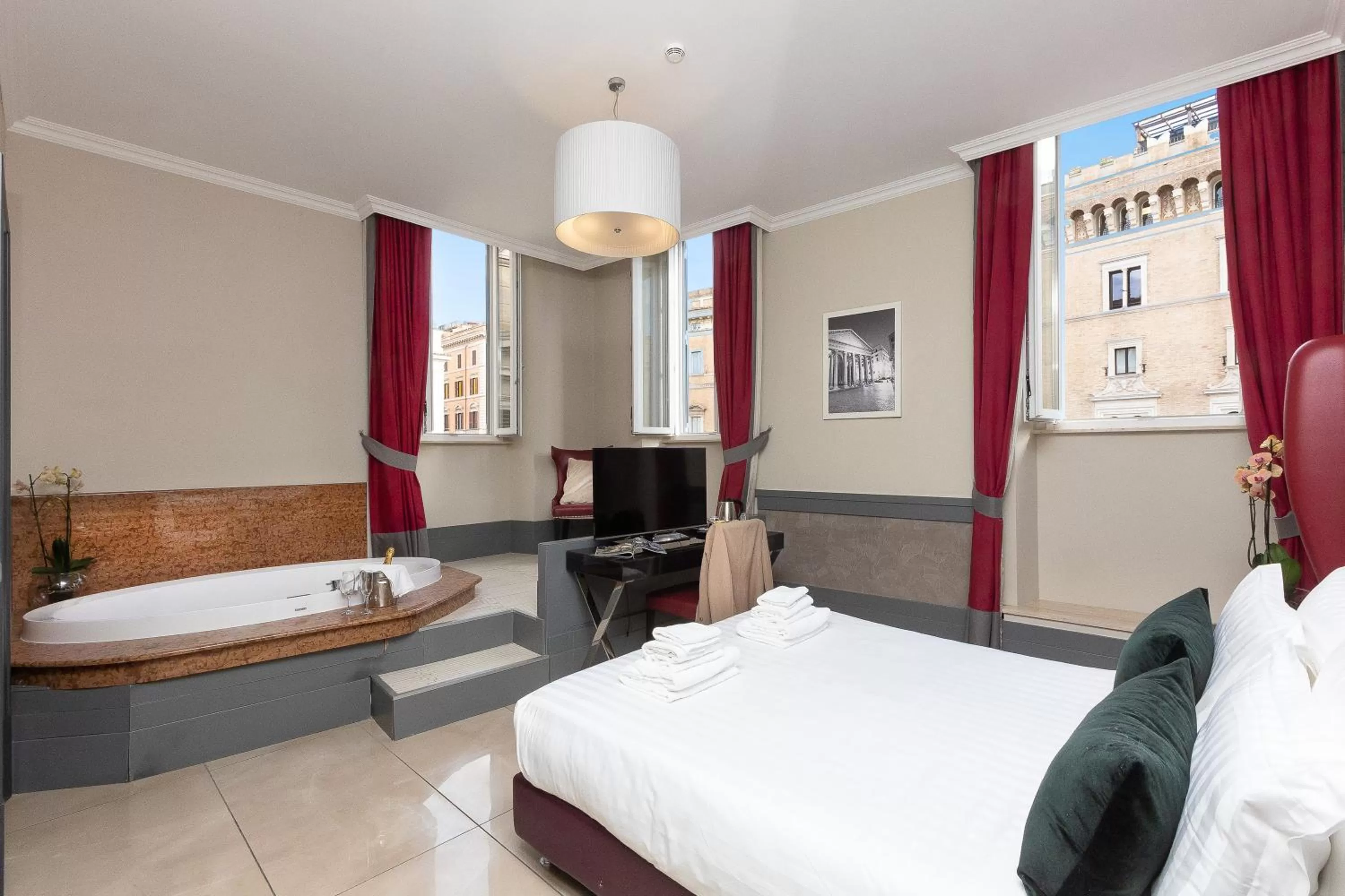 Photo of the whole room, Bed in Hotel Castellino Roma