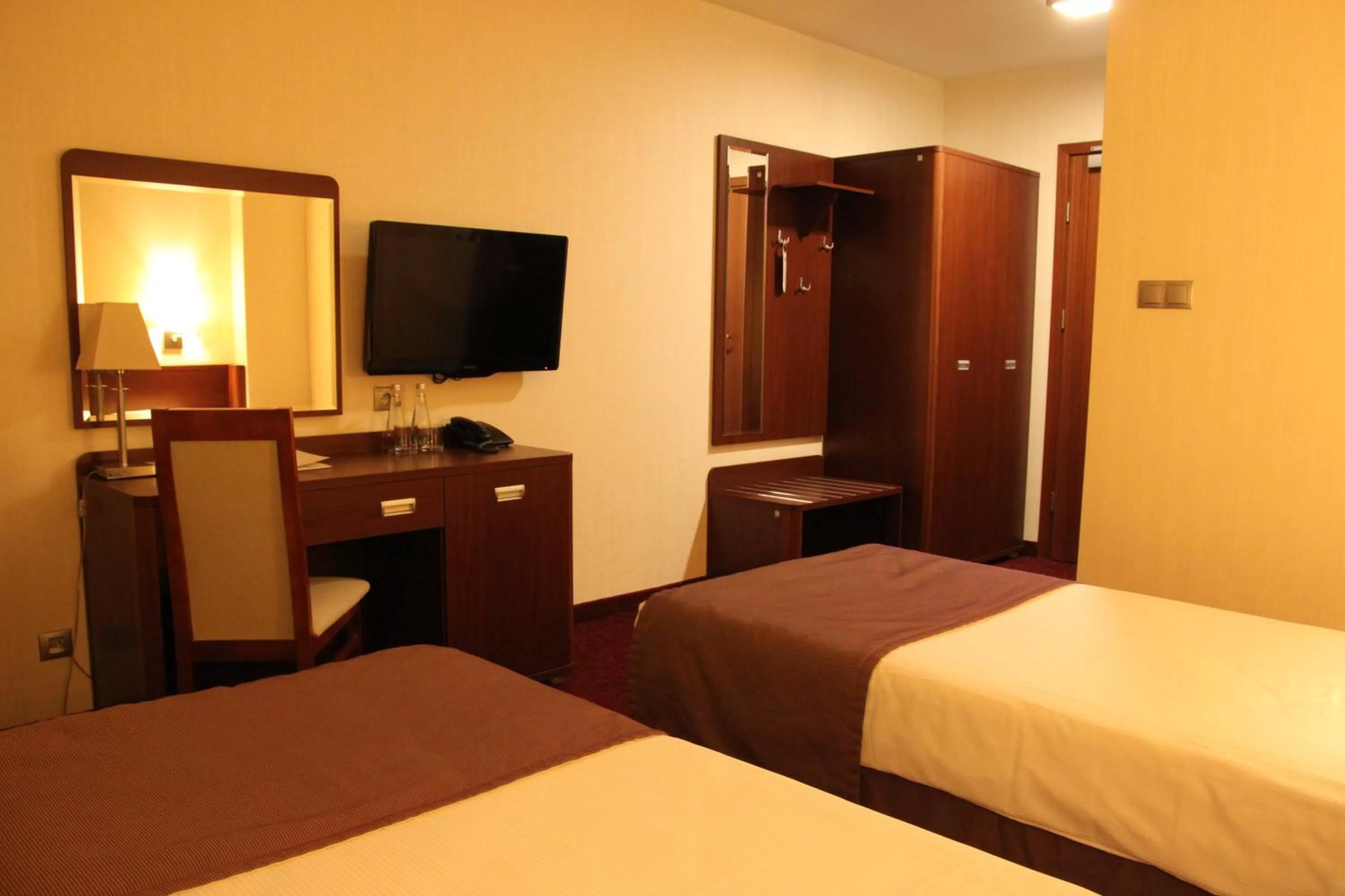 Photo of the whole room, Bed in Hotel Arena Expo