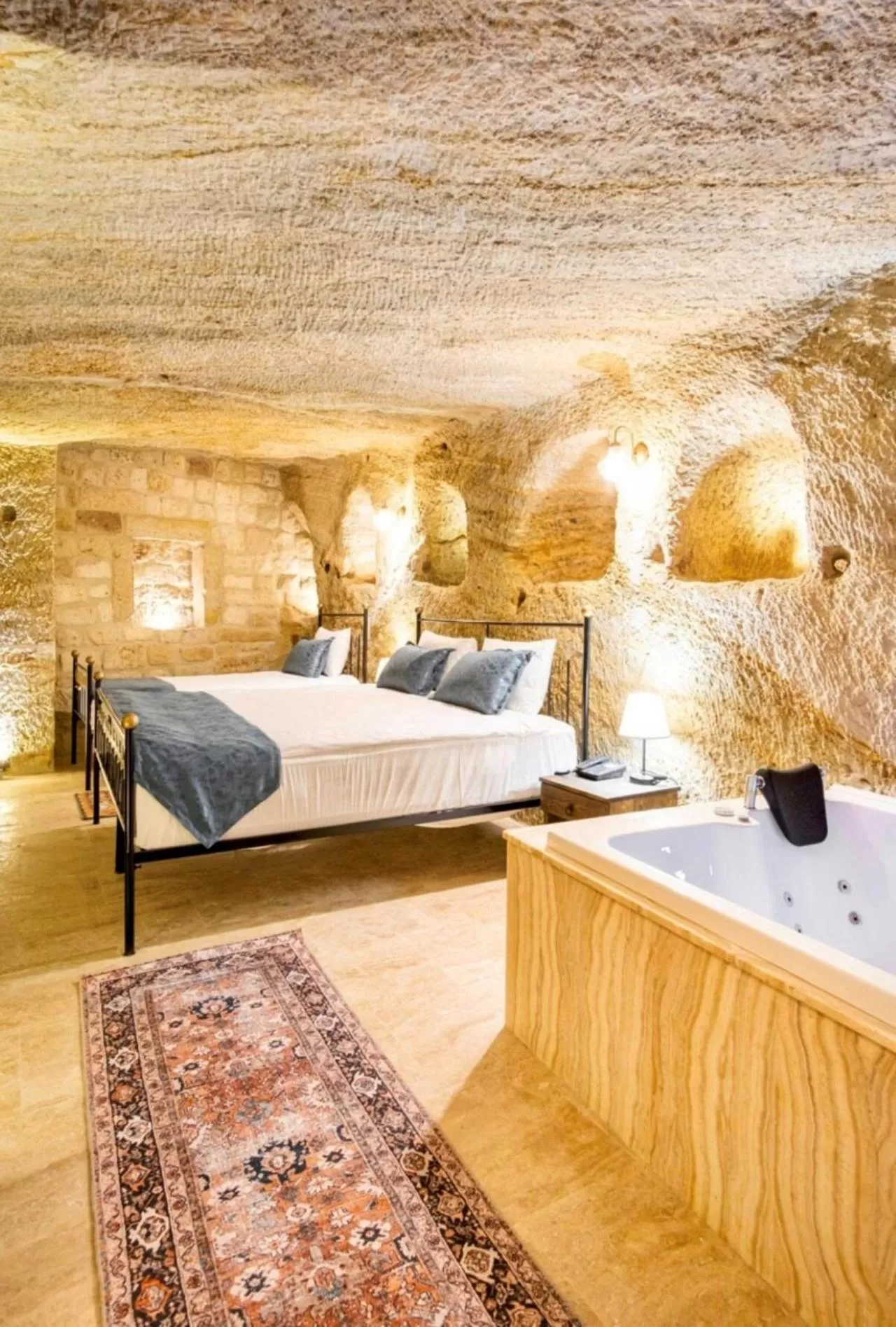 Photo of the whole room, Bed in Uzay Cave Suite Hotel