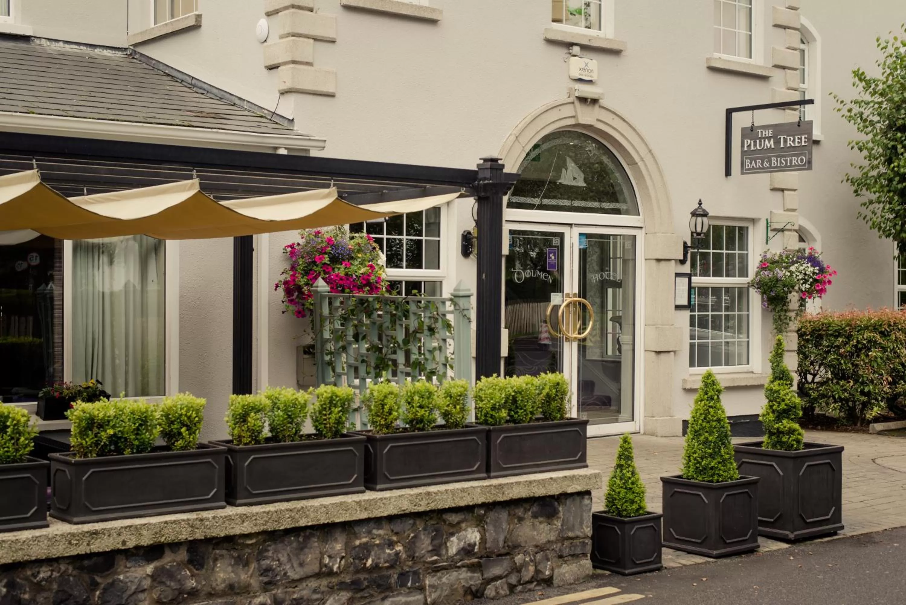 Facade/entrance in Woodford Dolmen Hotel Carlow