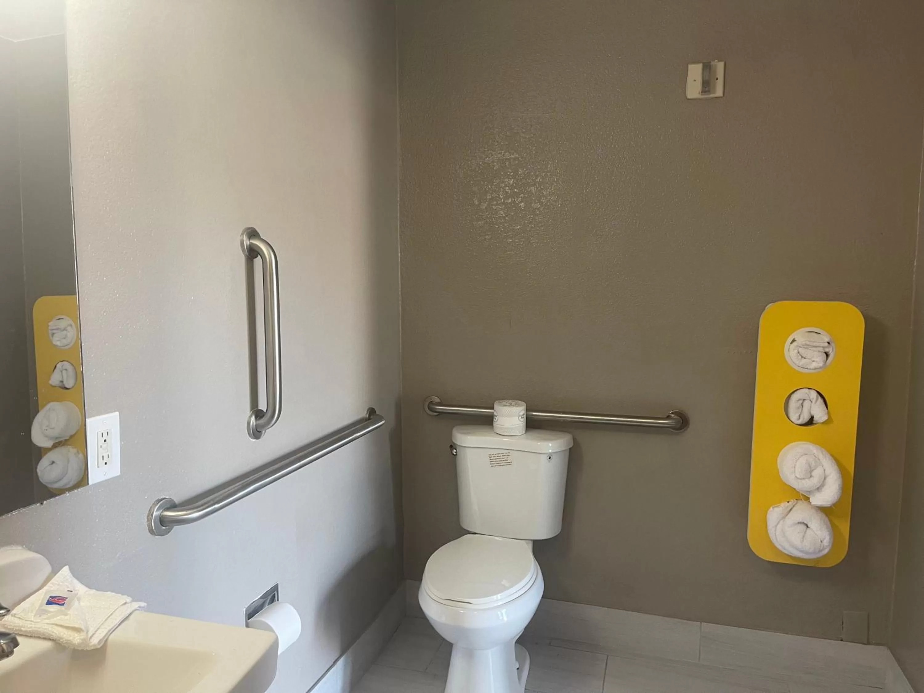 Bathroom in Motel 6 Denton, TX - UNT