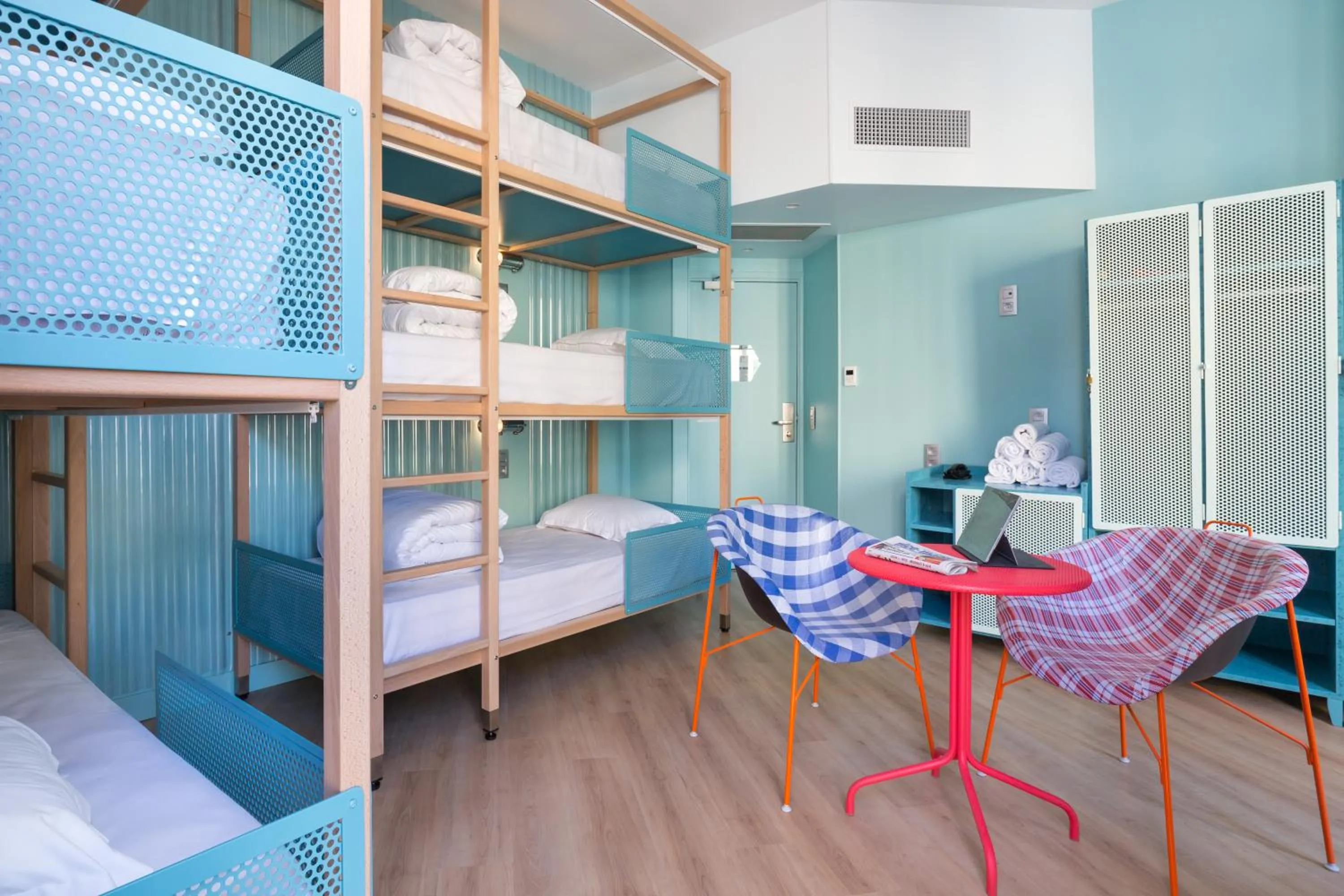 Bunk Bed in Hôtel Ozz by Happyculture