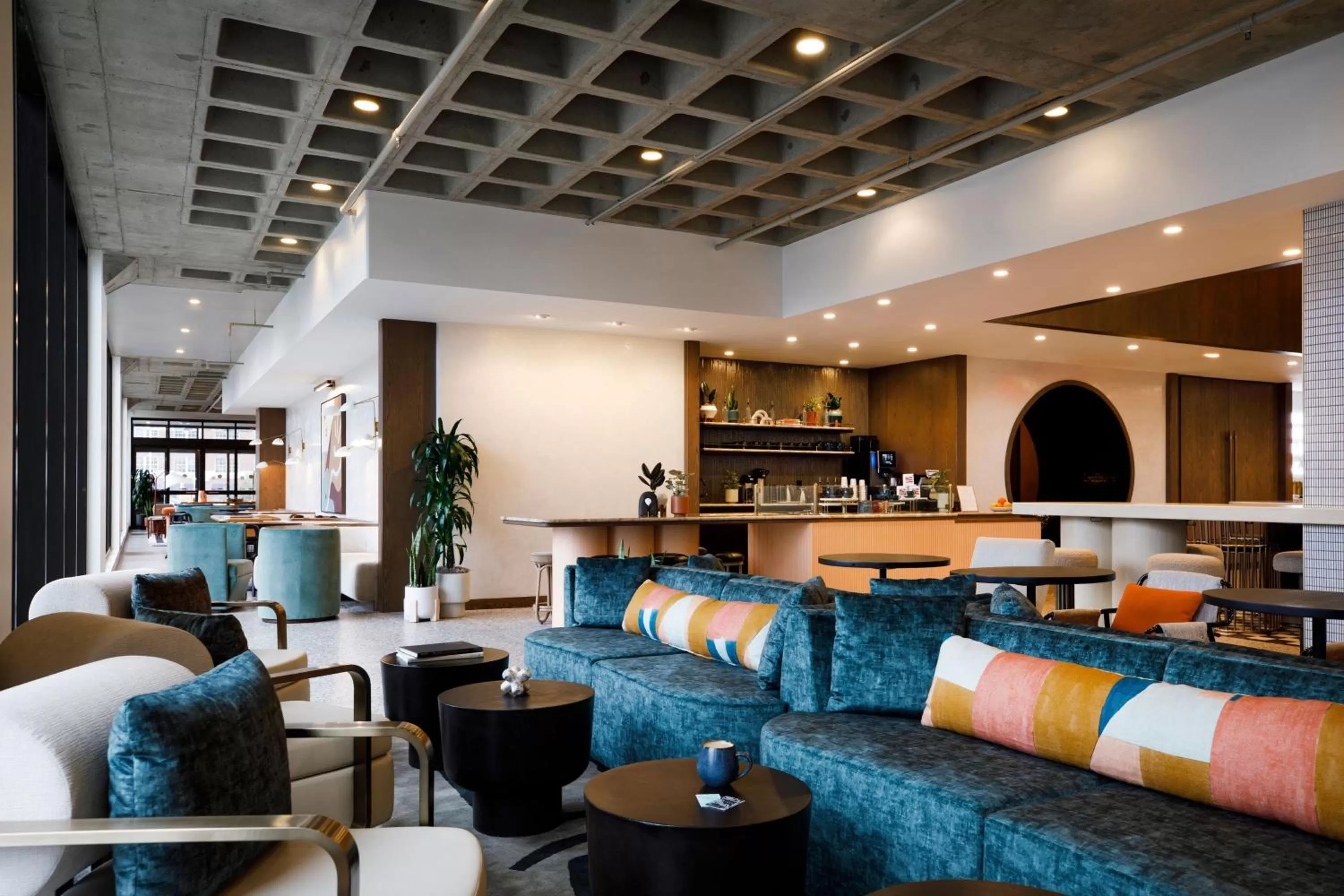 Lounge or bar in Hotel Indy, Indianapolis, a Tribute Portfolio Hotel