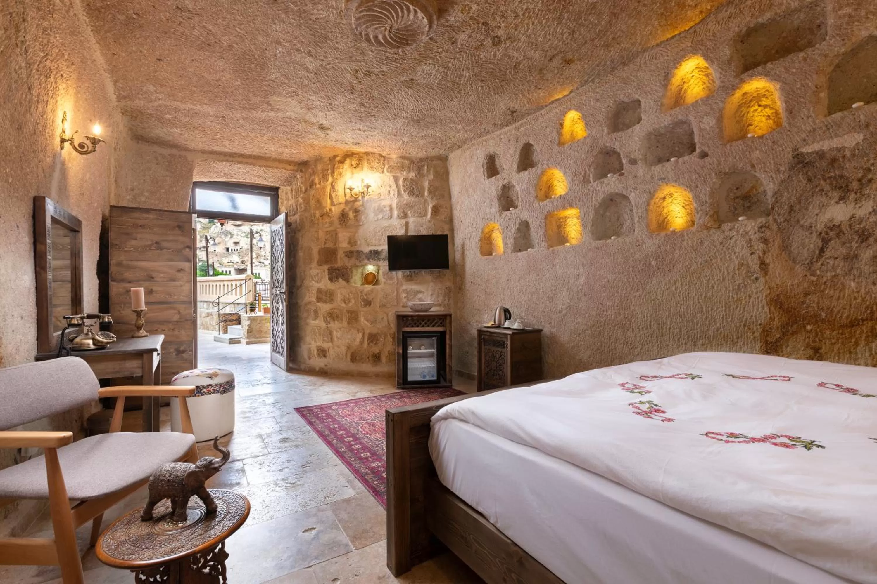 View (from property/room), Bed in Kayata Cave Suites Special Class