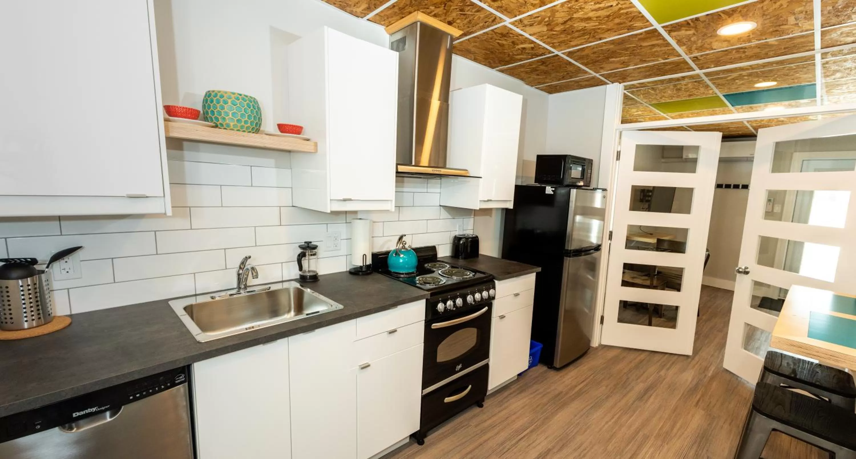 Coffee/tea facilities in Morel Executive Suites