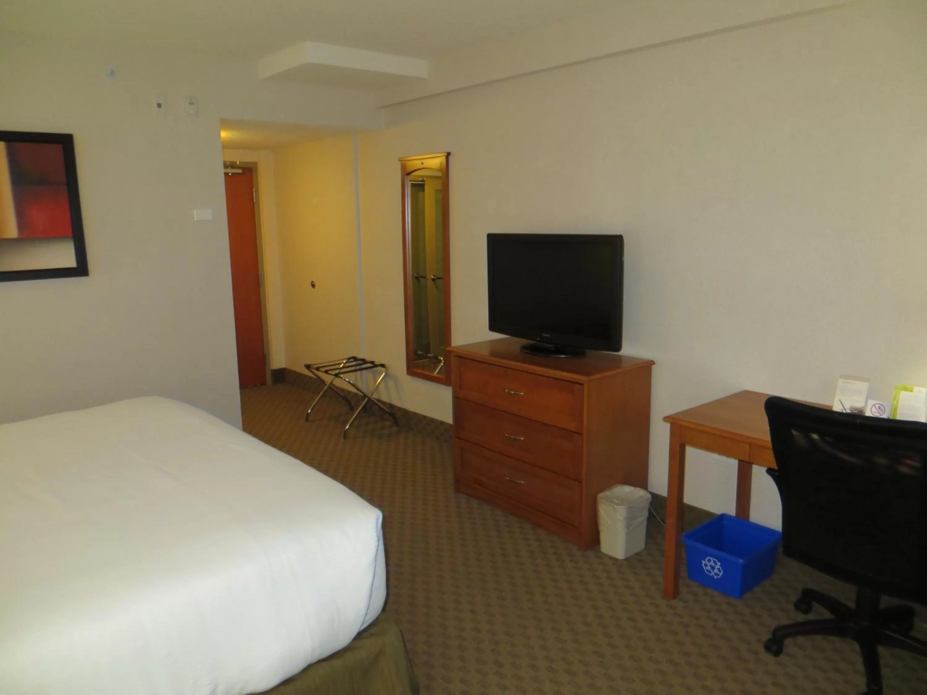 Photo of the whole room, Bed in Ramada by Wyndham Edmonton South