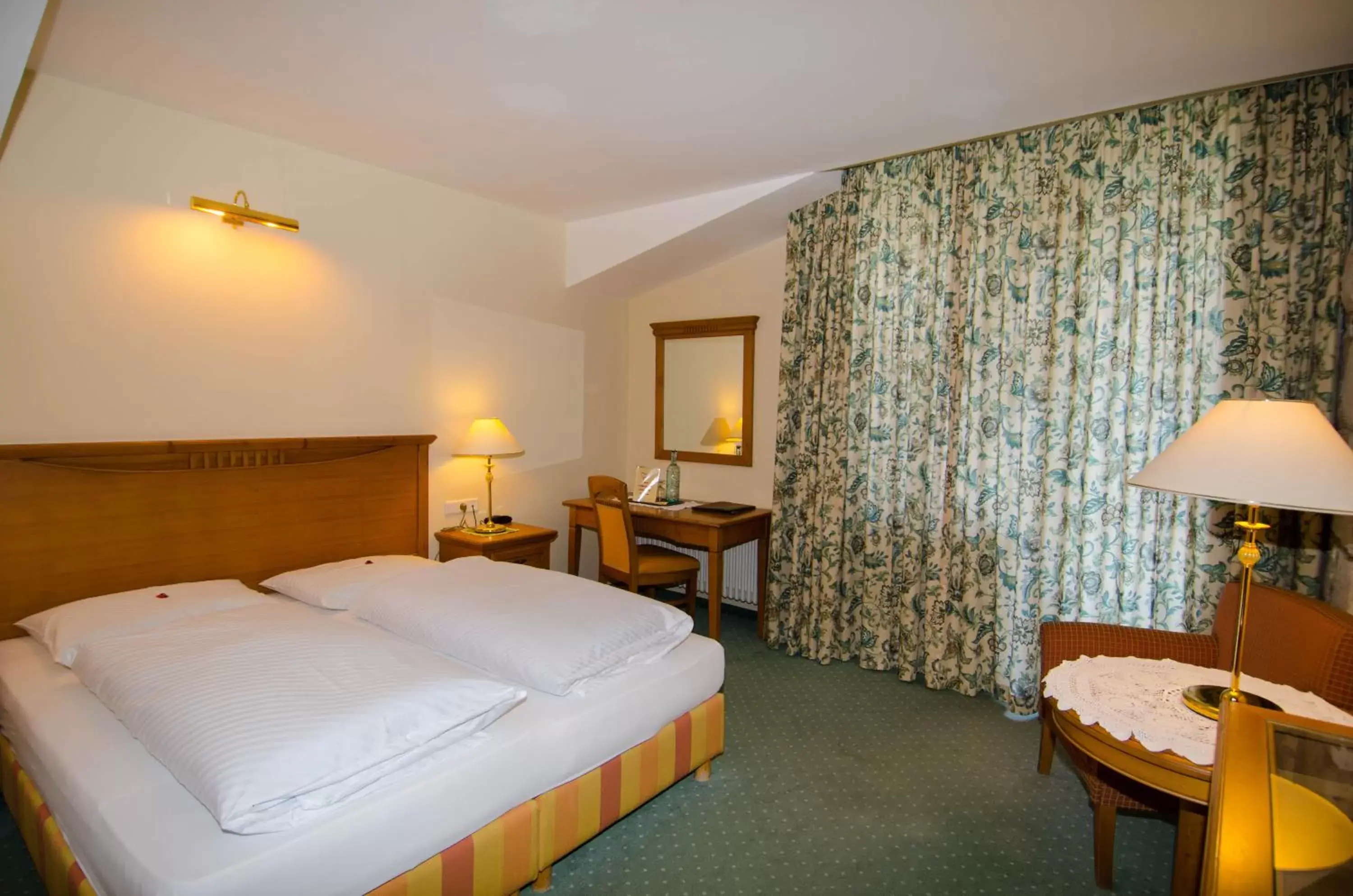 Double Room with Balcony in Hotel Ansitz Kematen ***S Double Room with Balcony in Hotel Ansitz Kematen ***S