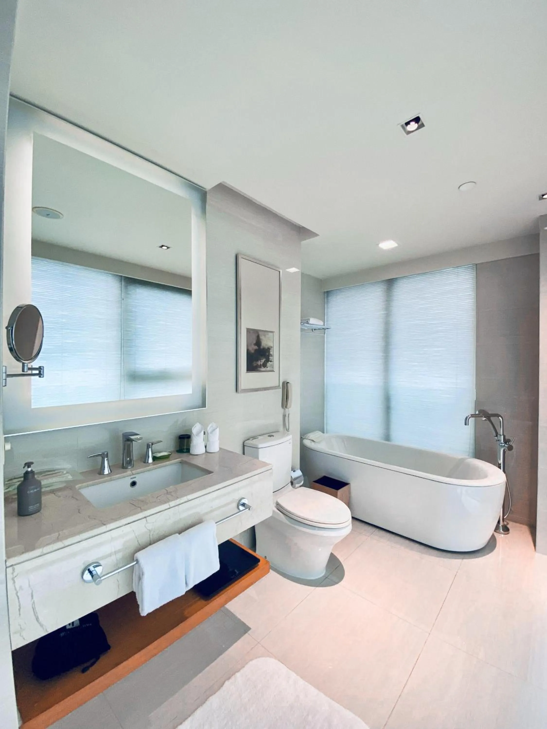 Toilet, Bed in Junluxe Hotel Guangzhou Science City