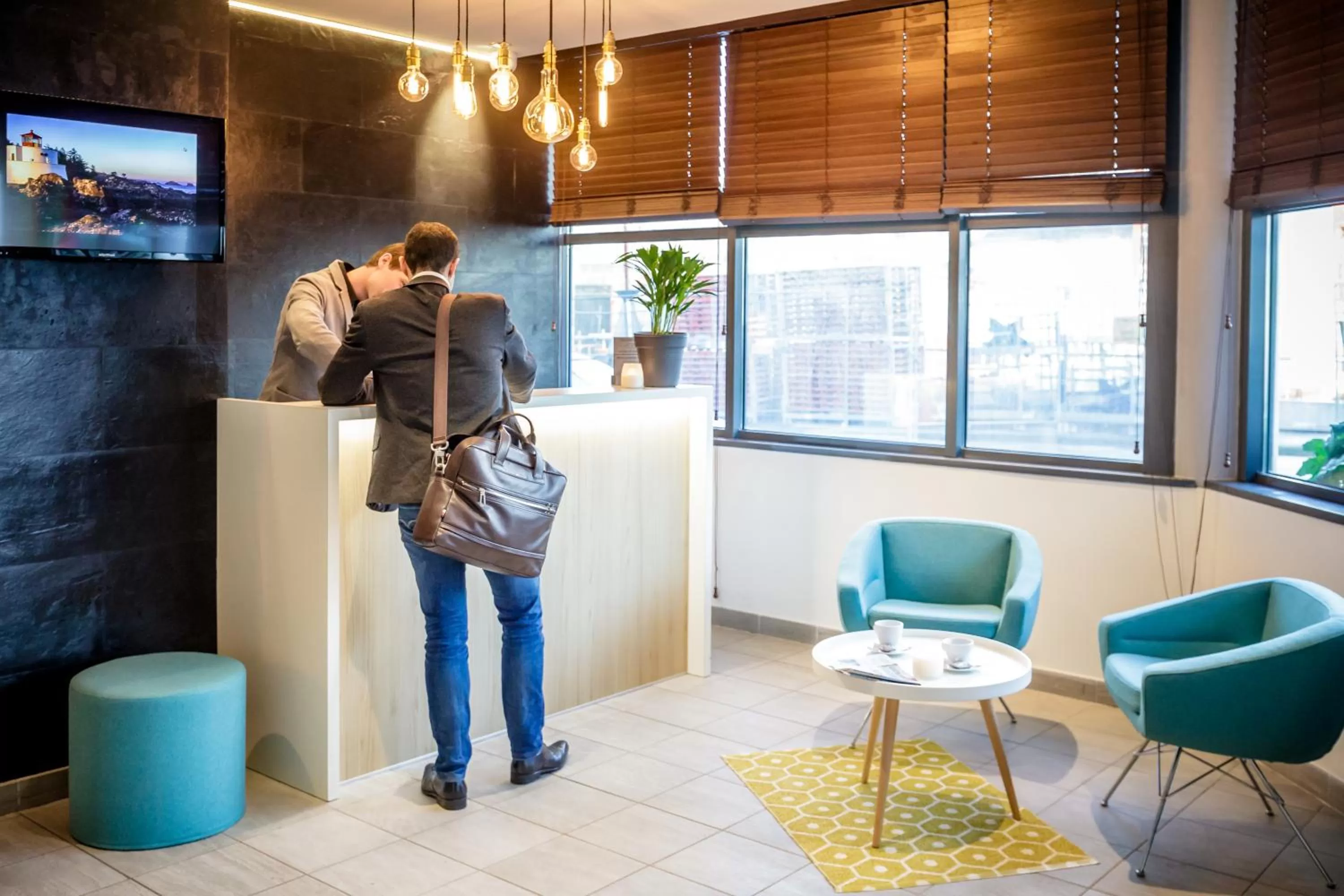Lobby or reception in Best Western Plus Hôtel Vannes Centre Ville