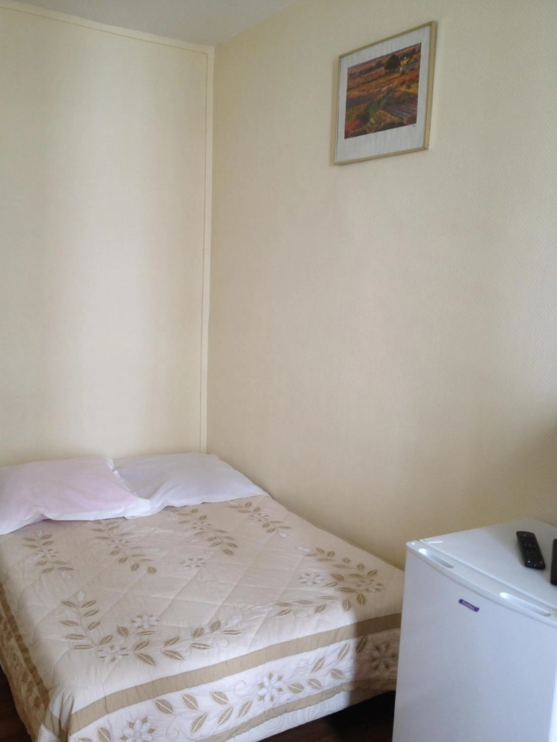 Photo of the whole room, Bed in Au Royal Mad