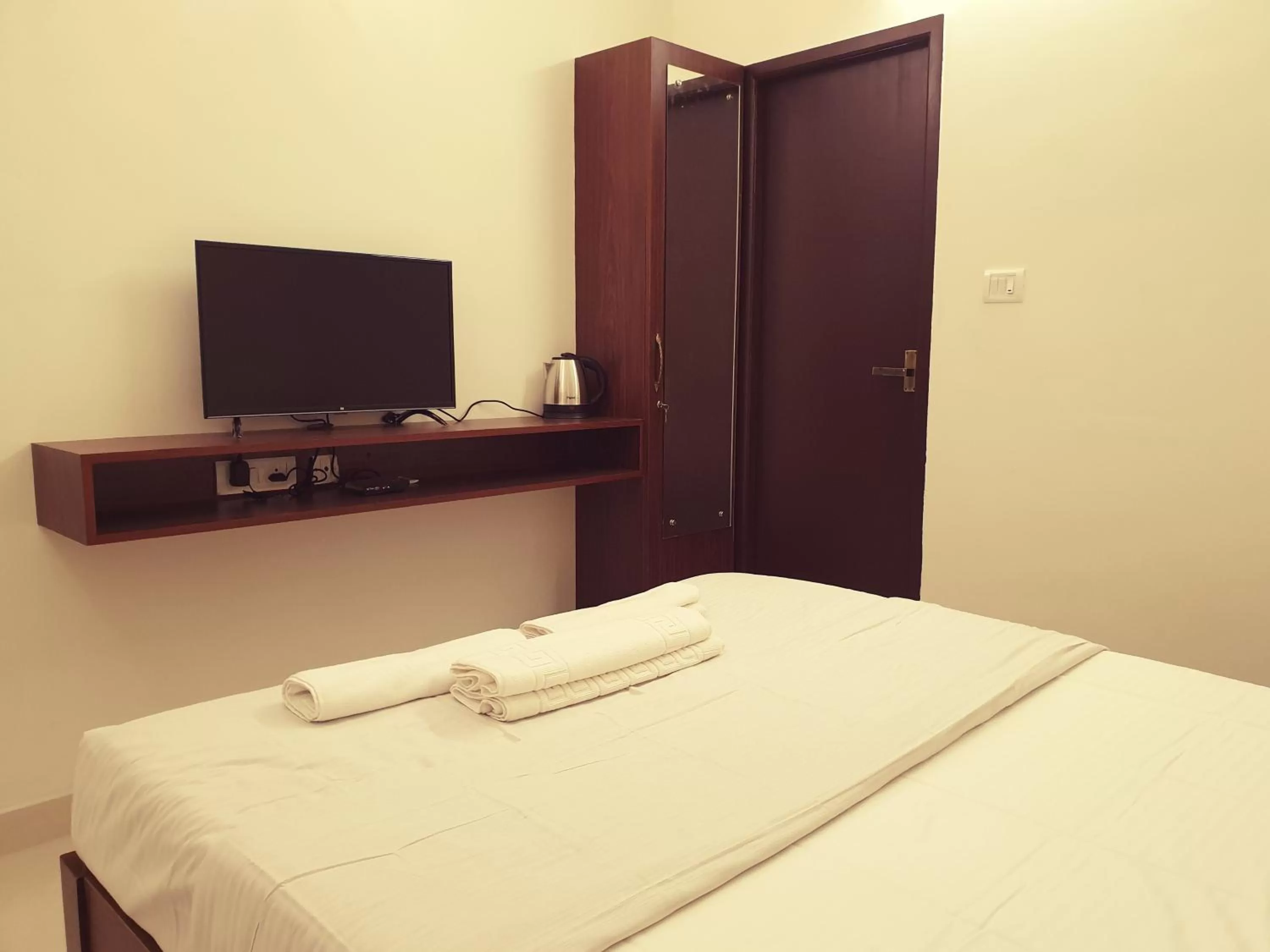 Bedroom, Bed in Chippy Inn