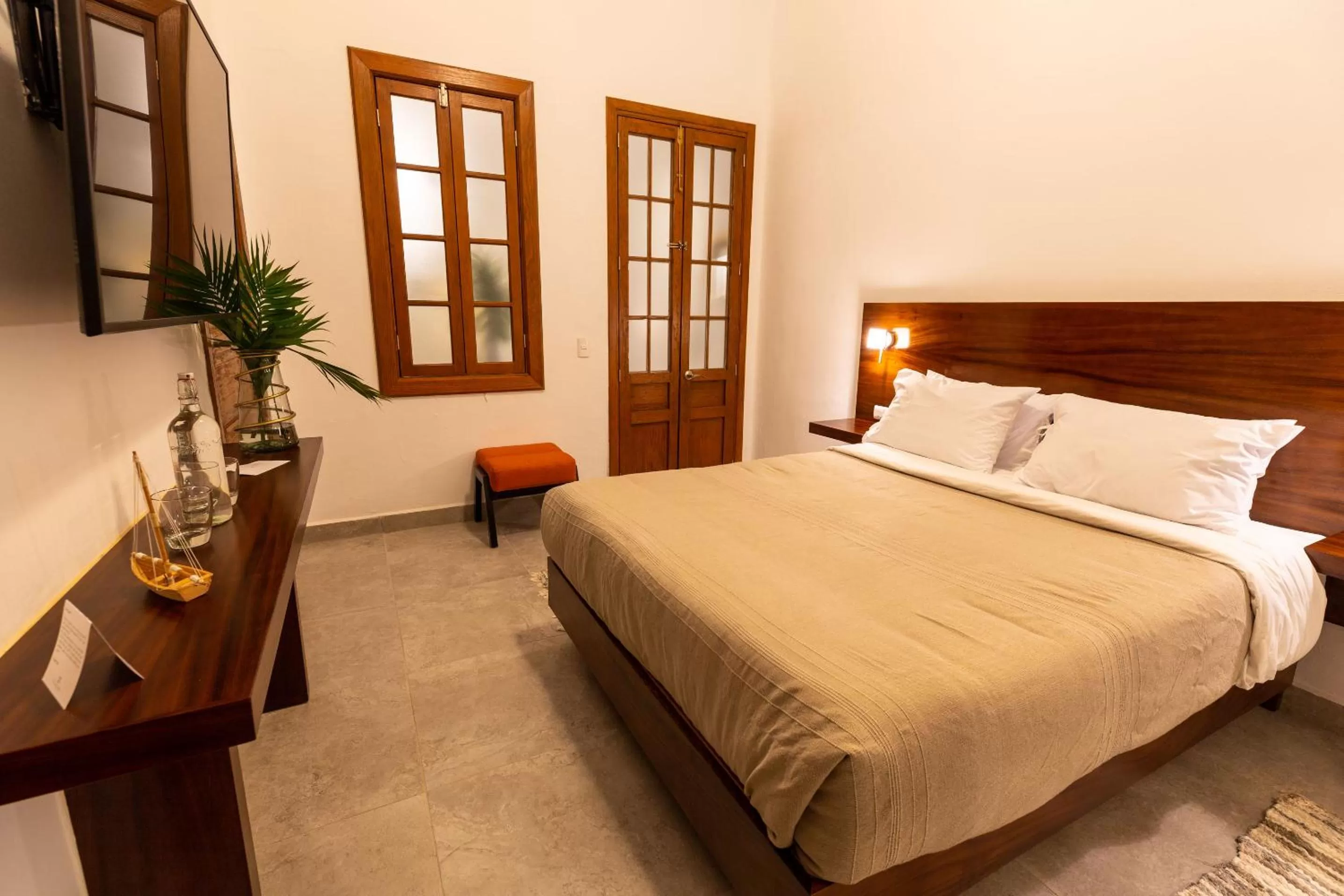 Photo of the whole room, Bed in Plaza Chapala Hotel