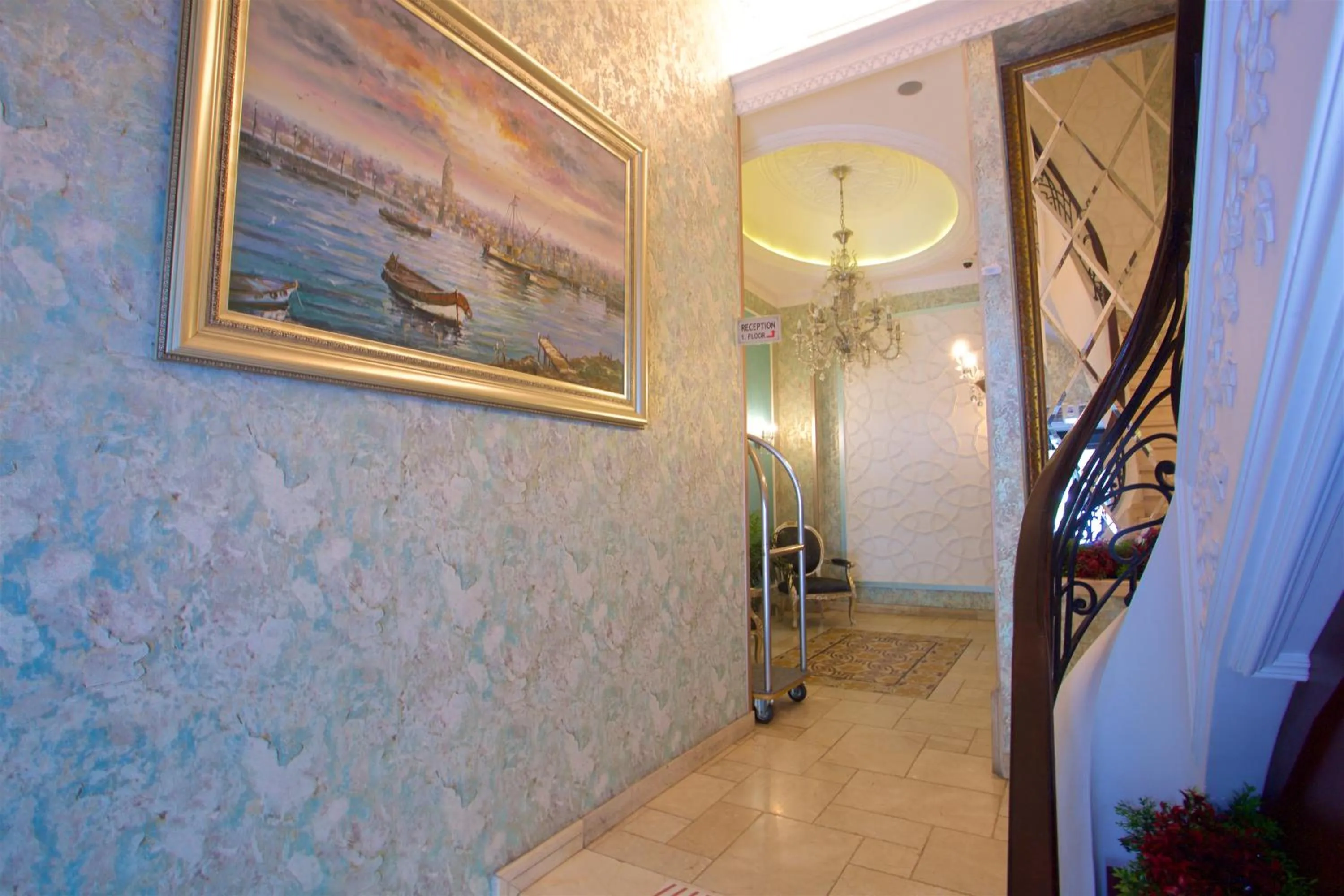 Facade/entrance in Emporium Hotel