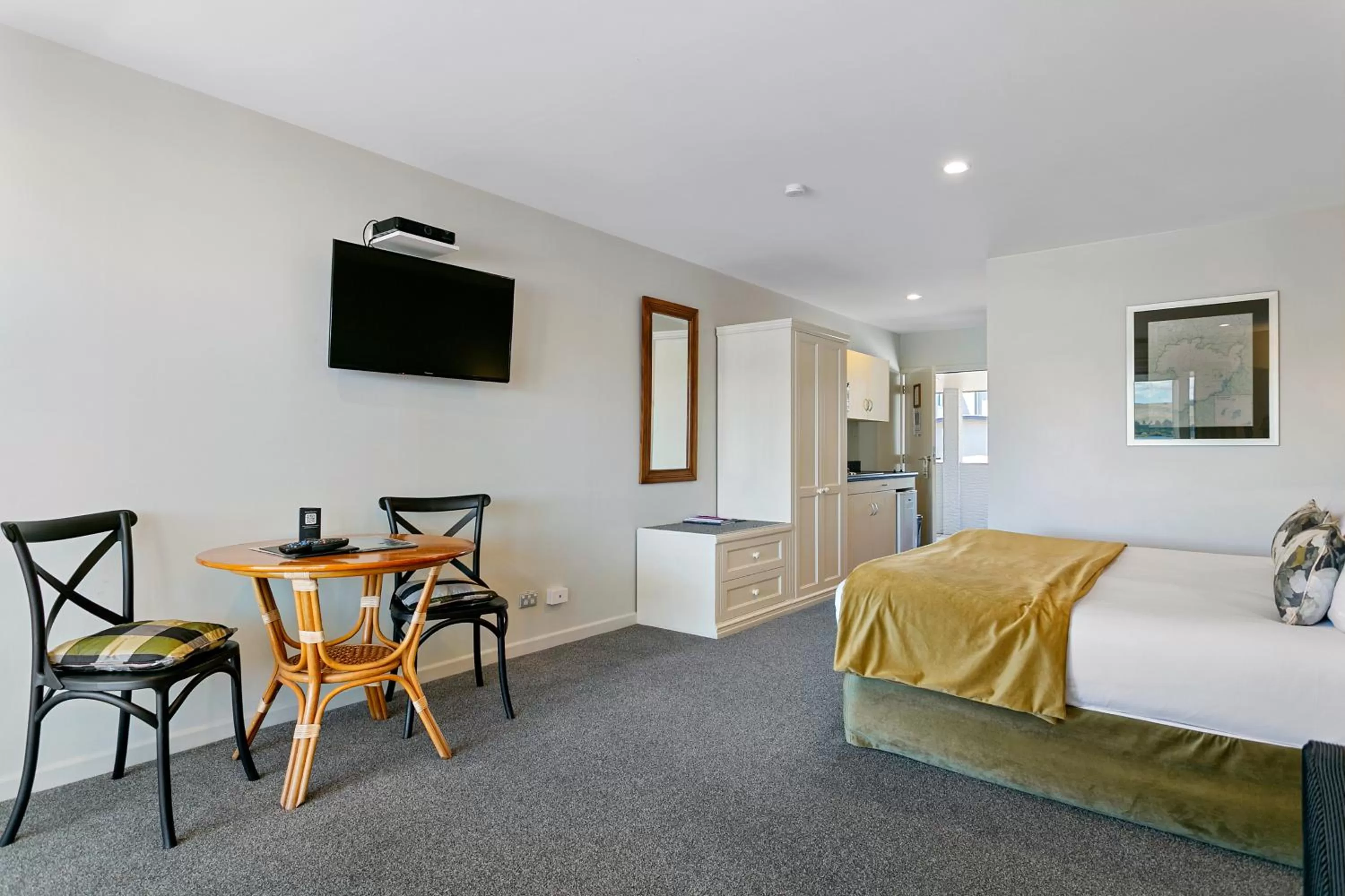 Photo of the whole room, Bed in Baycrest Thermal Lodge