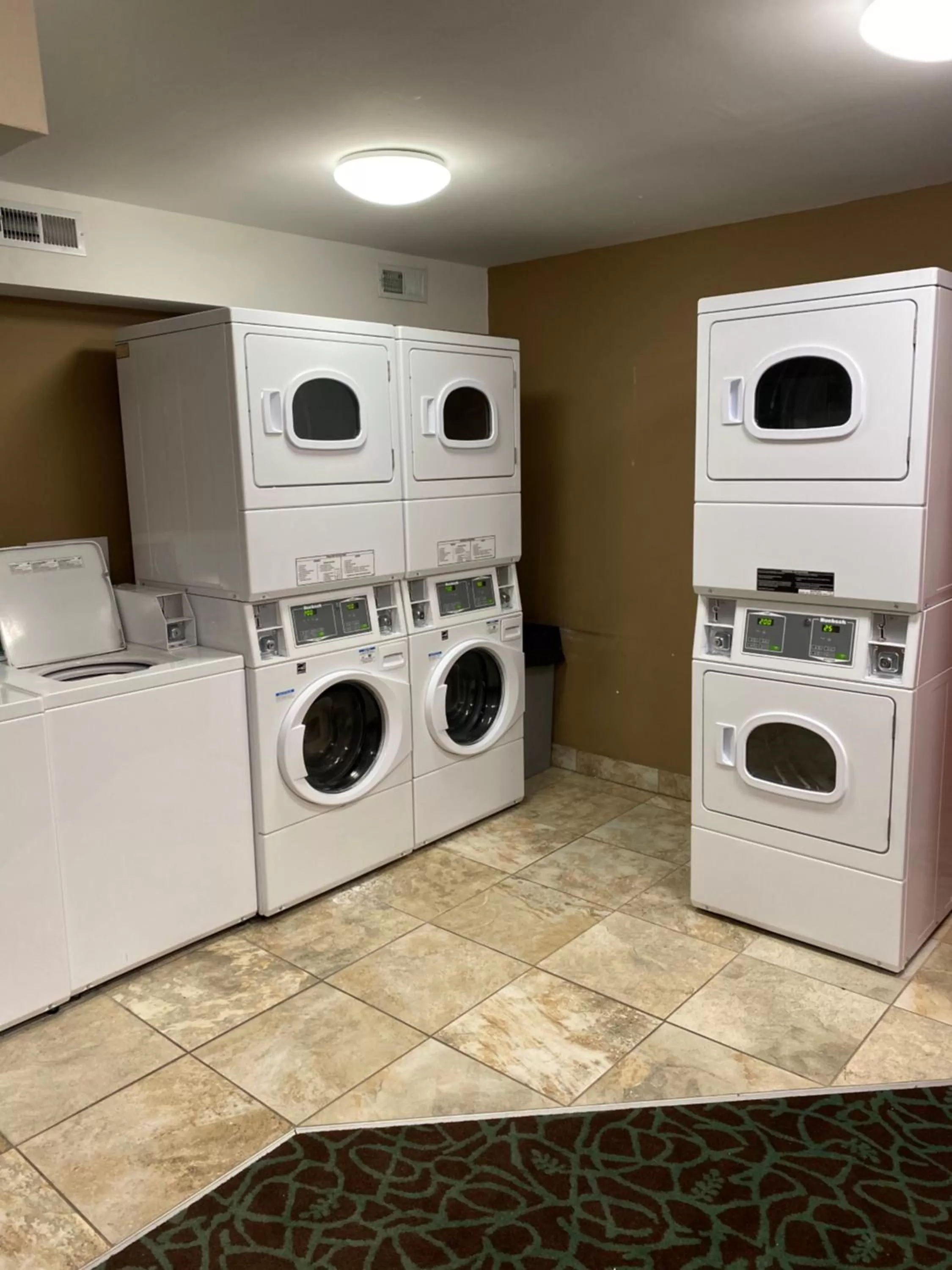 Area and facilities in Clayton Plaza Hotel & Extended Stay