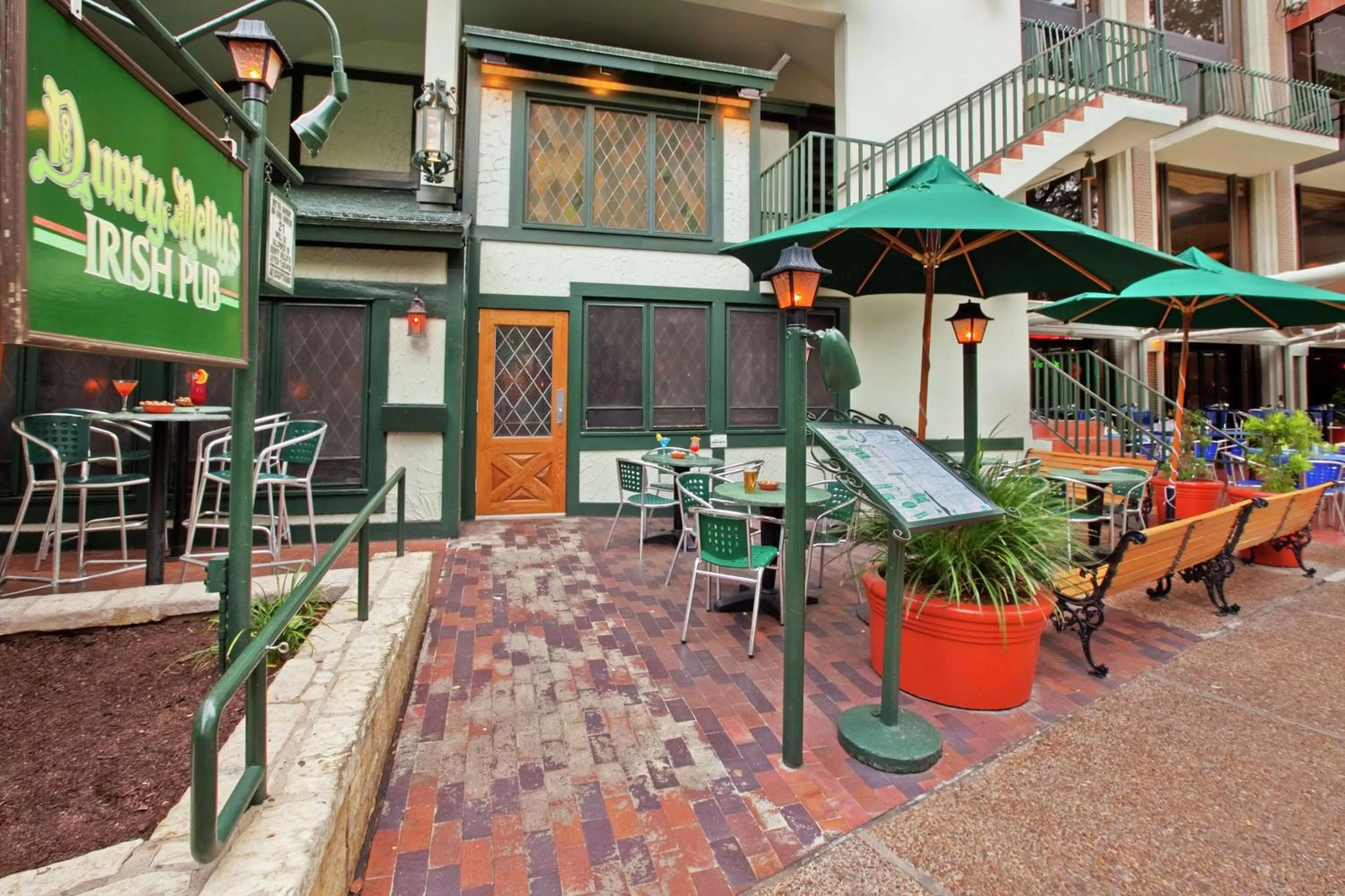 Restaurant/places to eat in Hilton Palacio del Rio