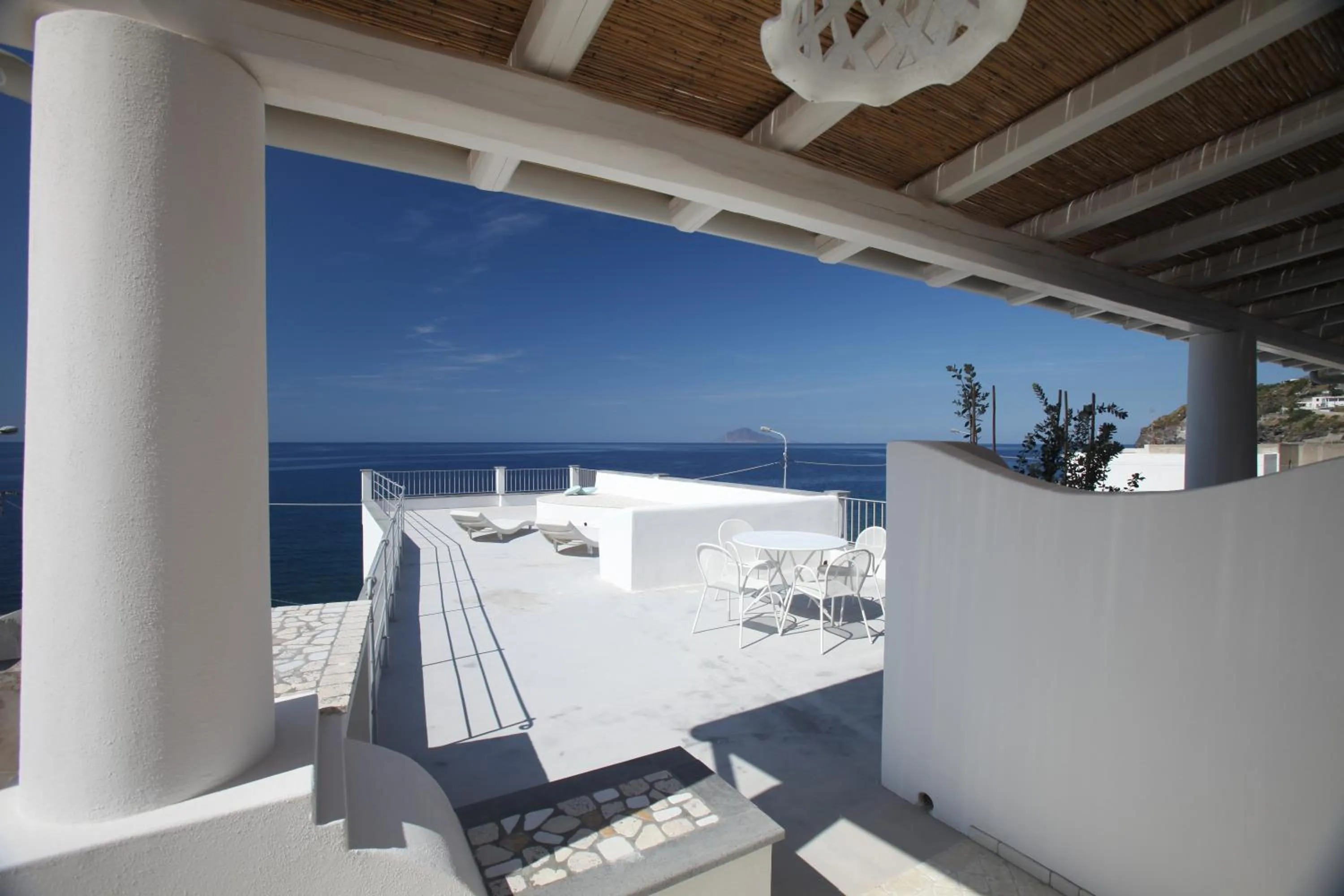 Facade/entrance in Hotel Cutimare - Aeolian Charme
