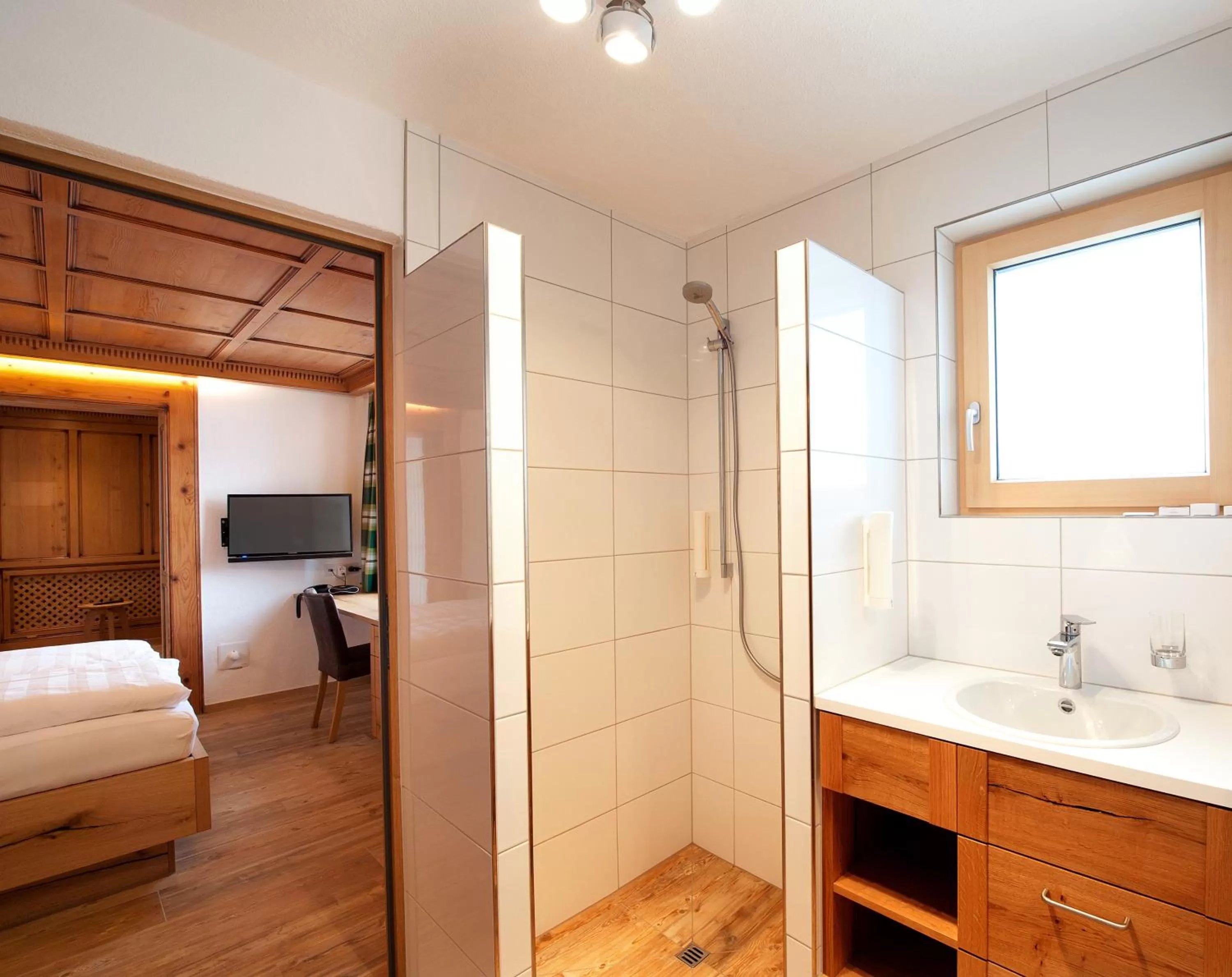 Shower, Bathroom in St Hubertus BnB