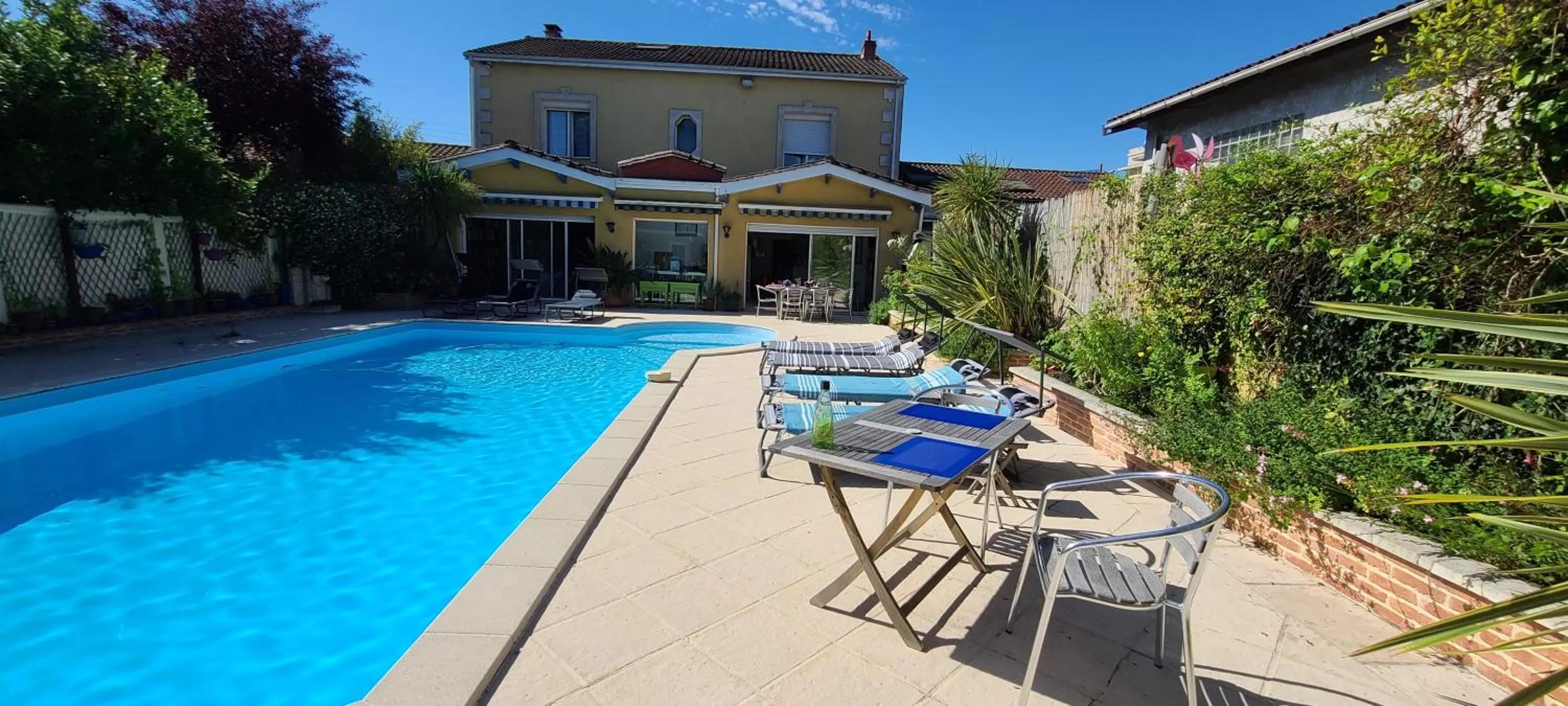 Spring, Swimming Pool in Bienvenue chez Lilaroma