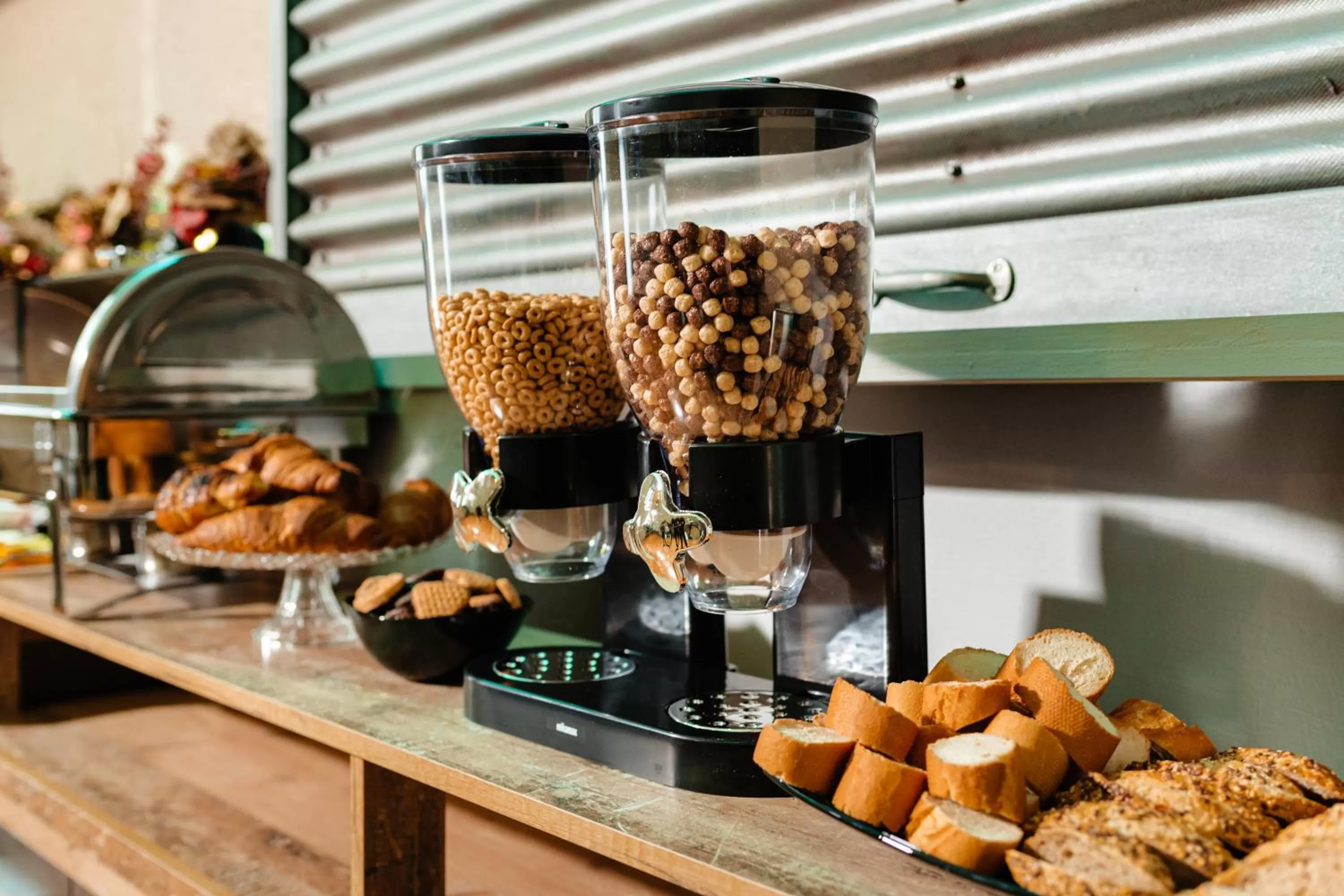 Breakfast in Palace Bulevard Inn