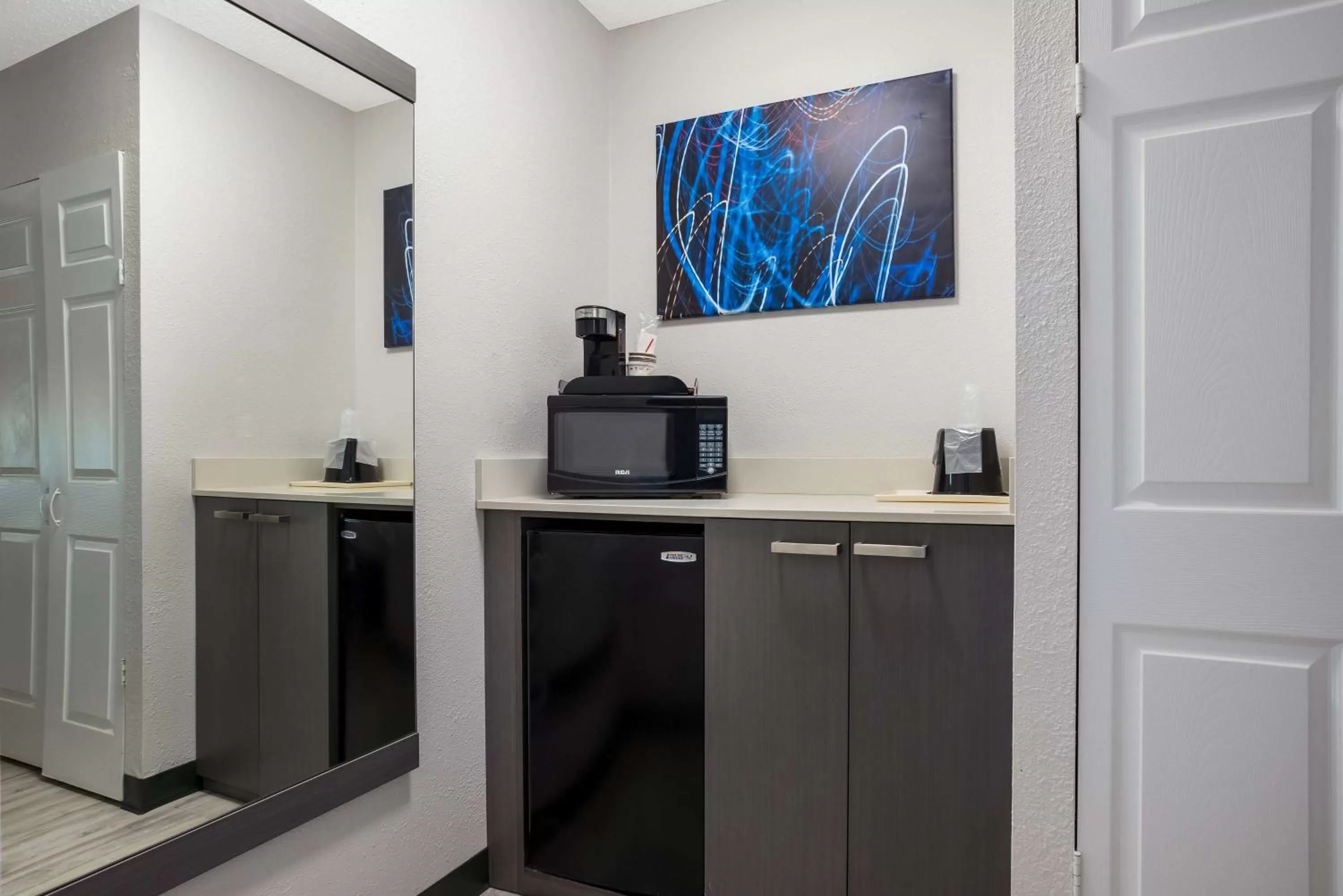 Bedroom in Best Western Bordentown Inn