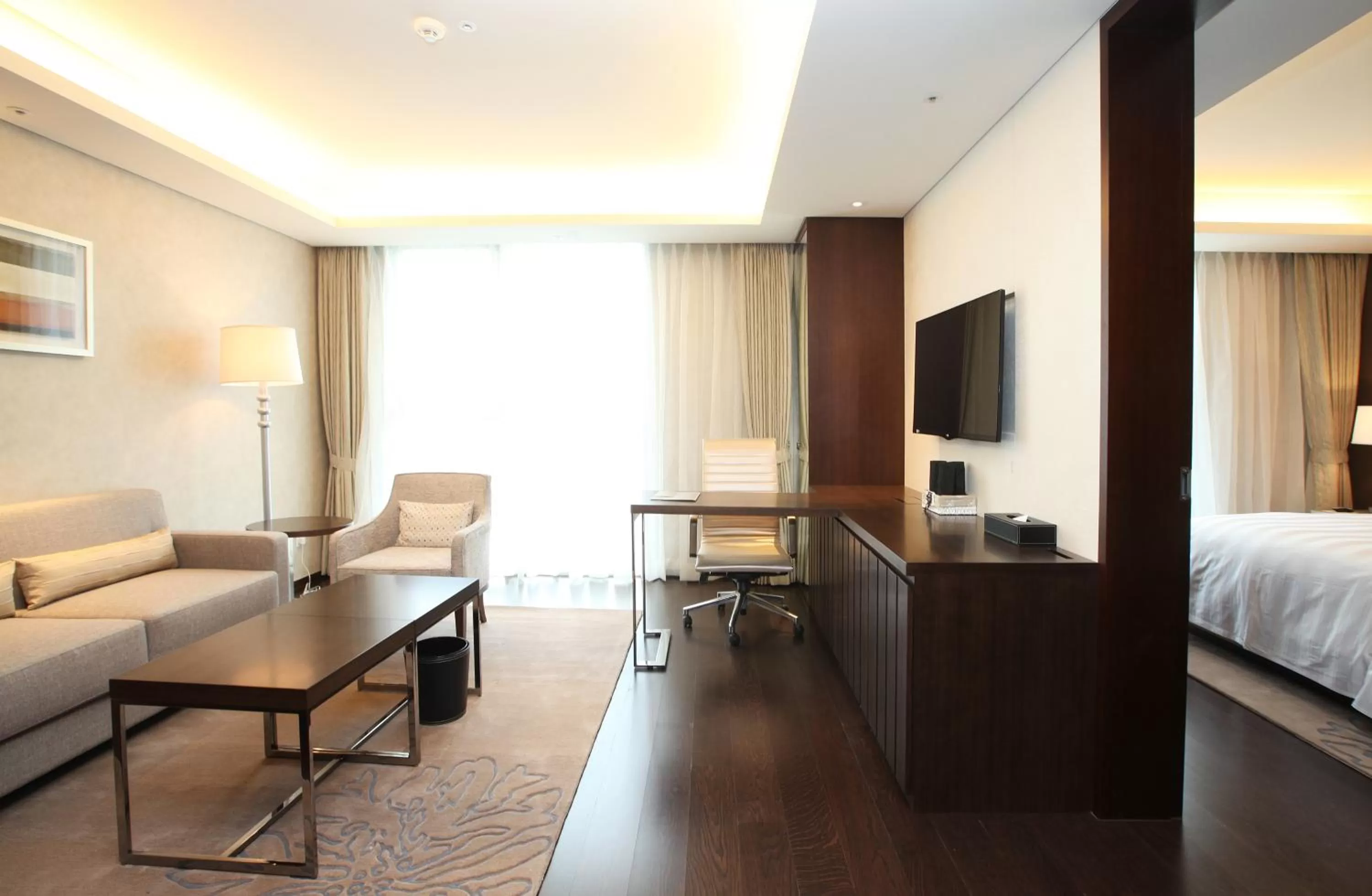 Photo of the whole room, Bed in LOTTE CITY HOTEL Daejeon