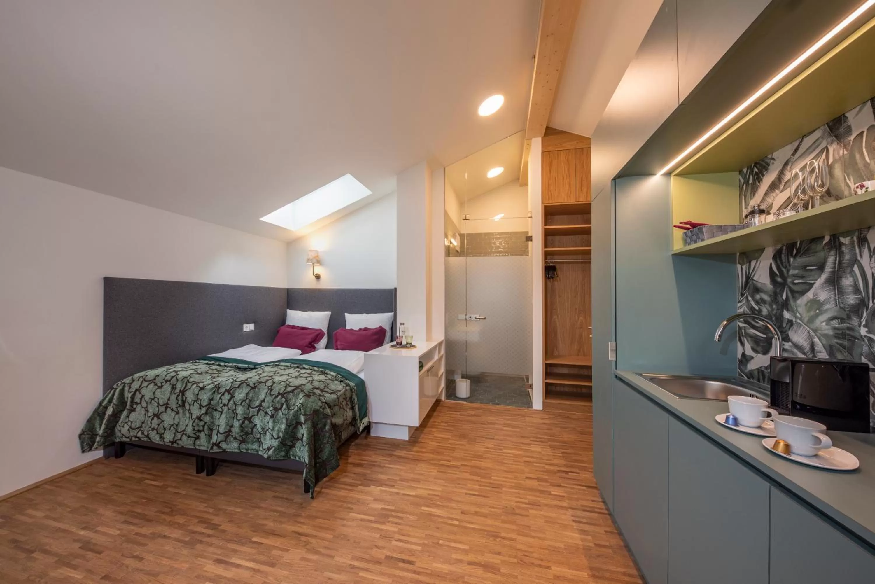 Photo of the whole room, Bed in pradl elf my- apartment