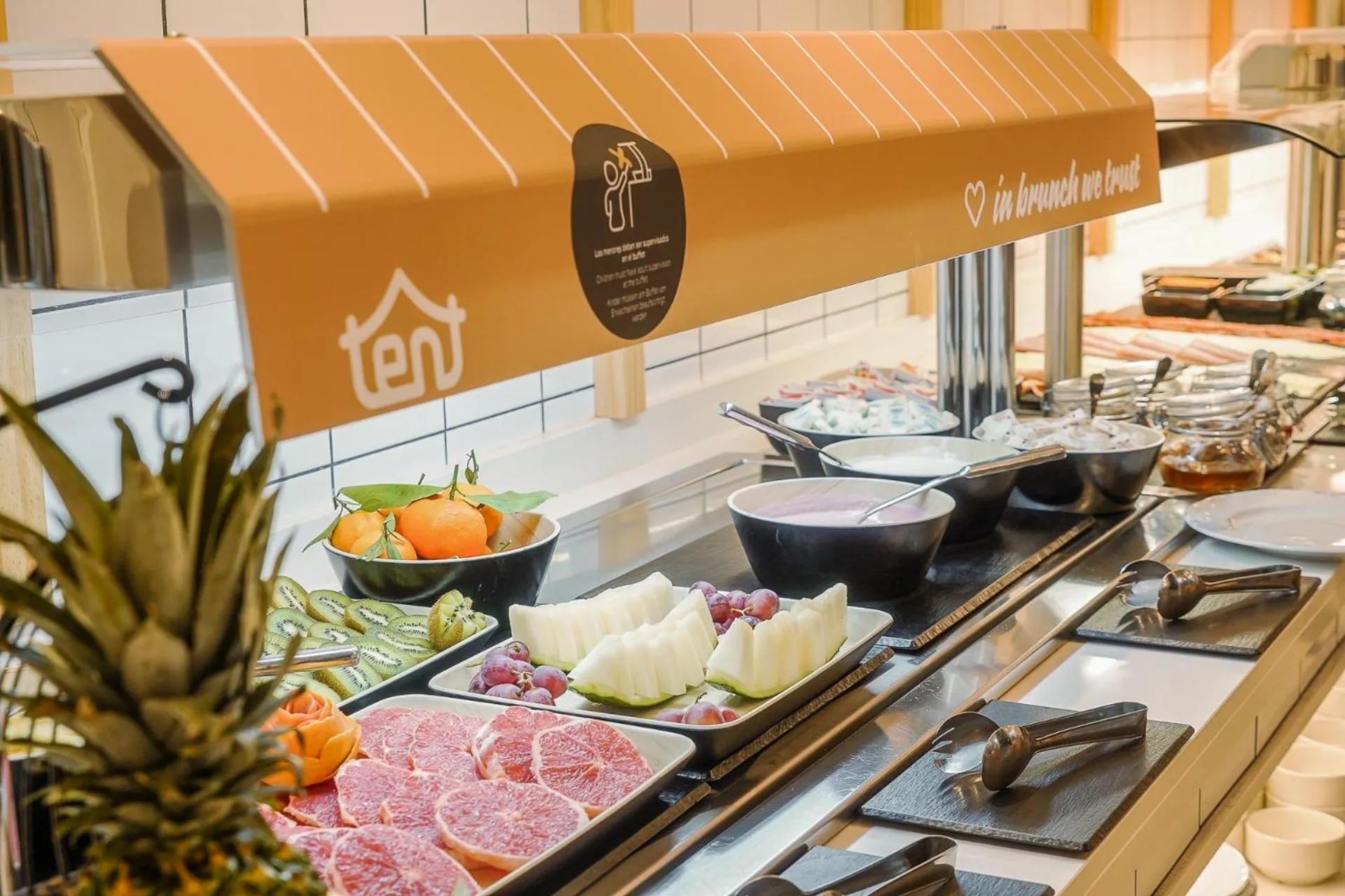 Food and drinks in tent Capi Playa