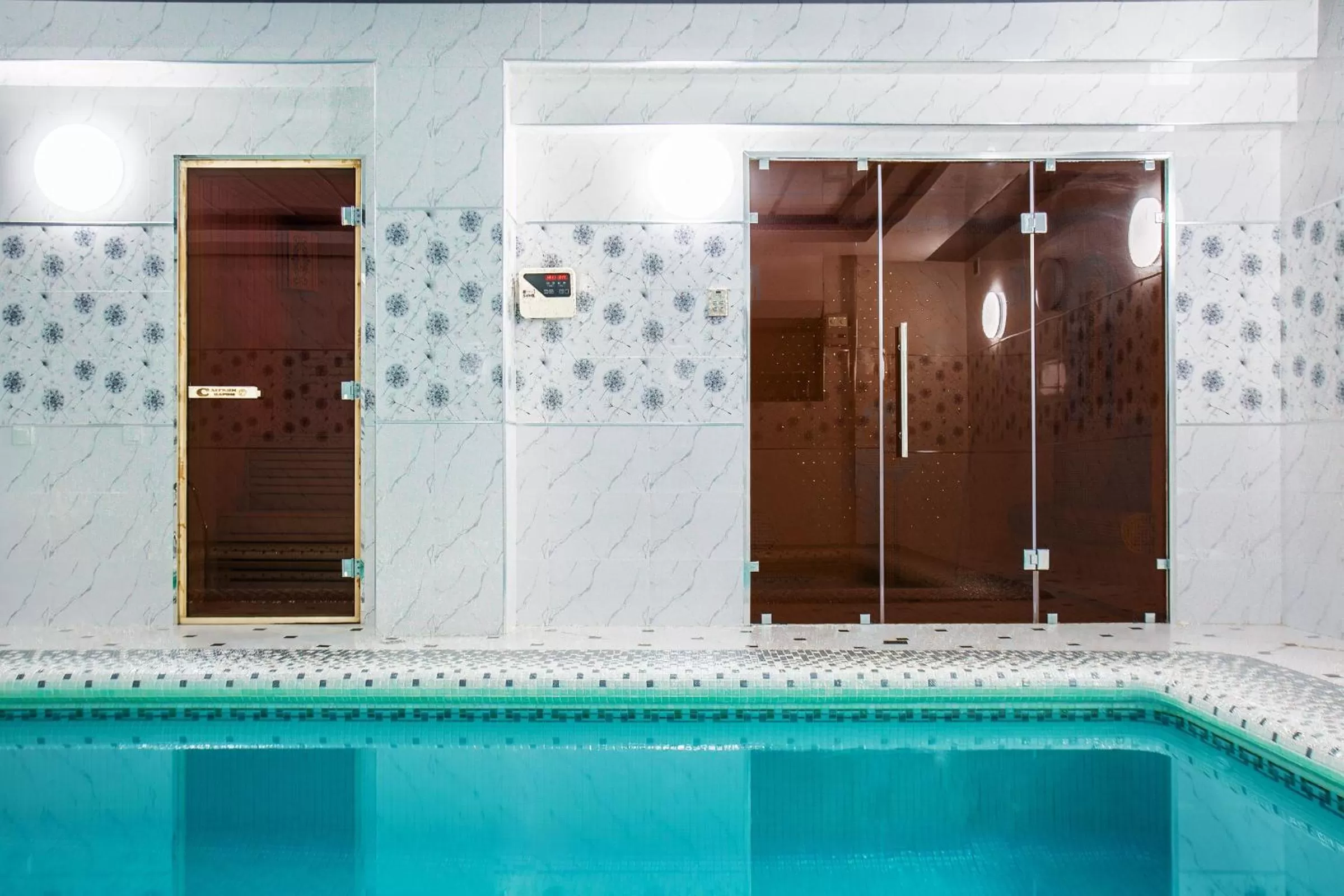 Swimming Pool in Manifa Hotel