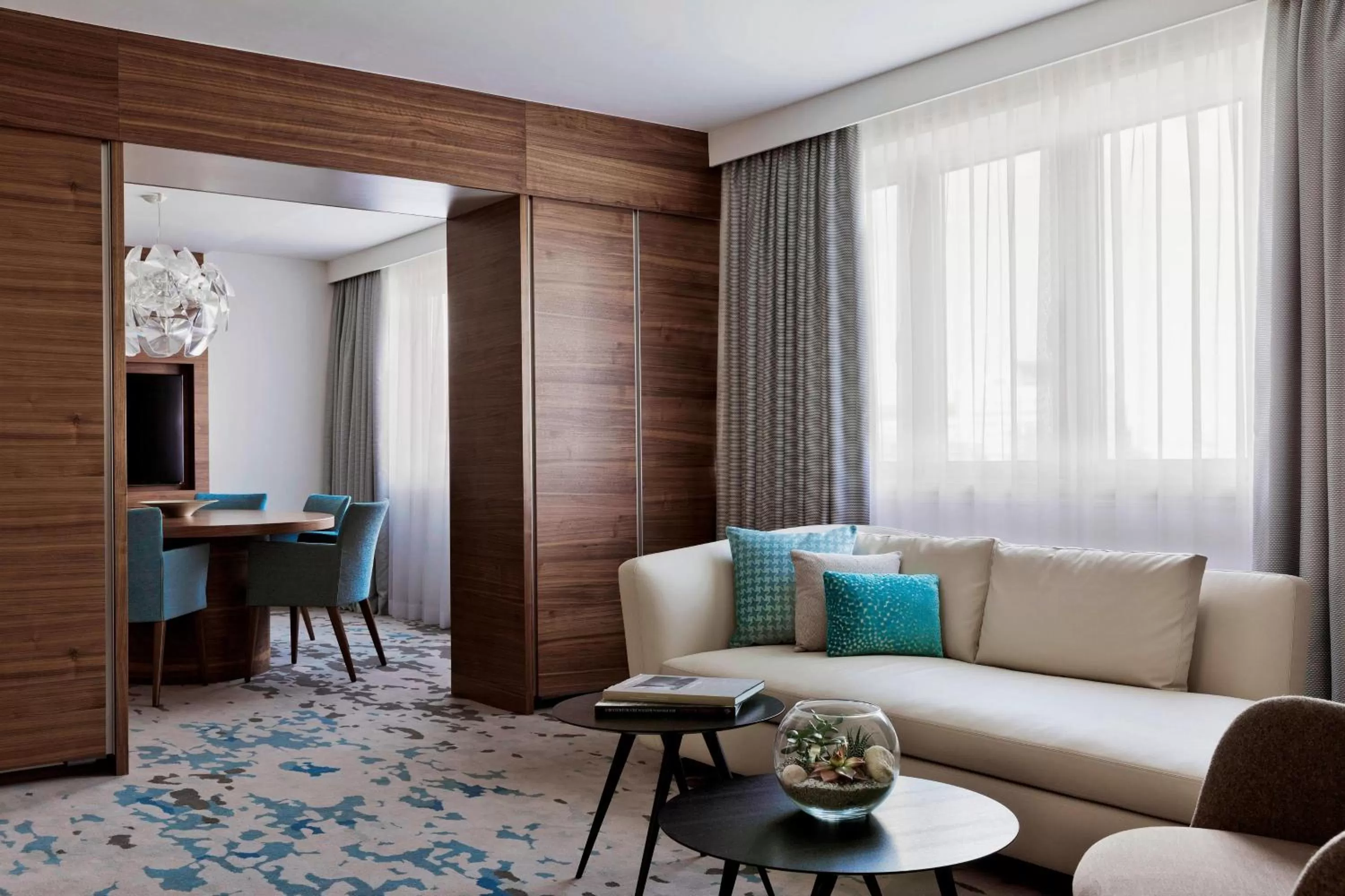 Photo of the whole room in Vienna Marriott Hotel