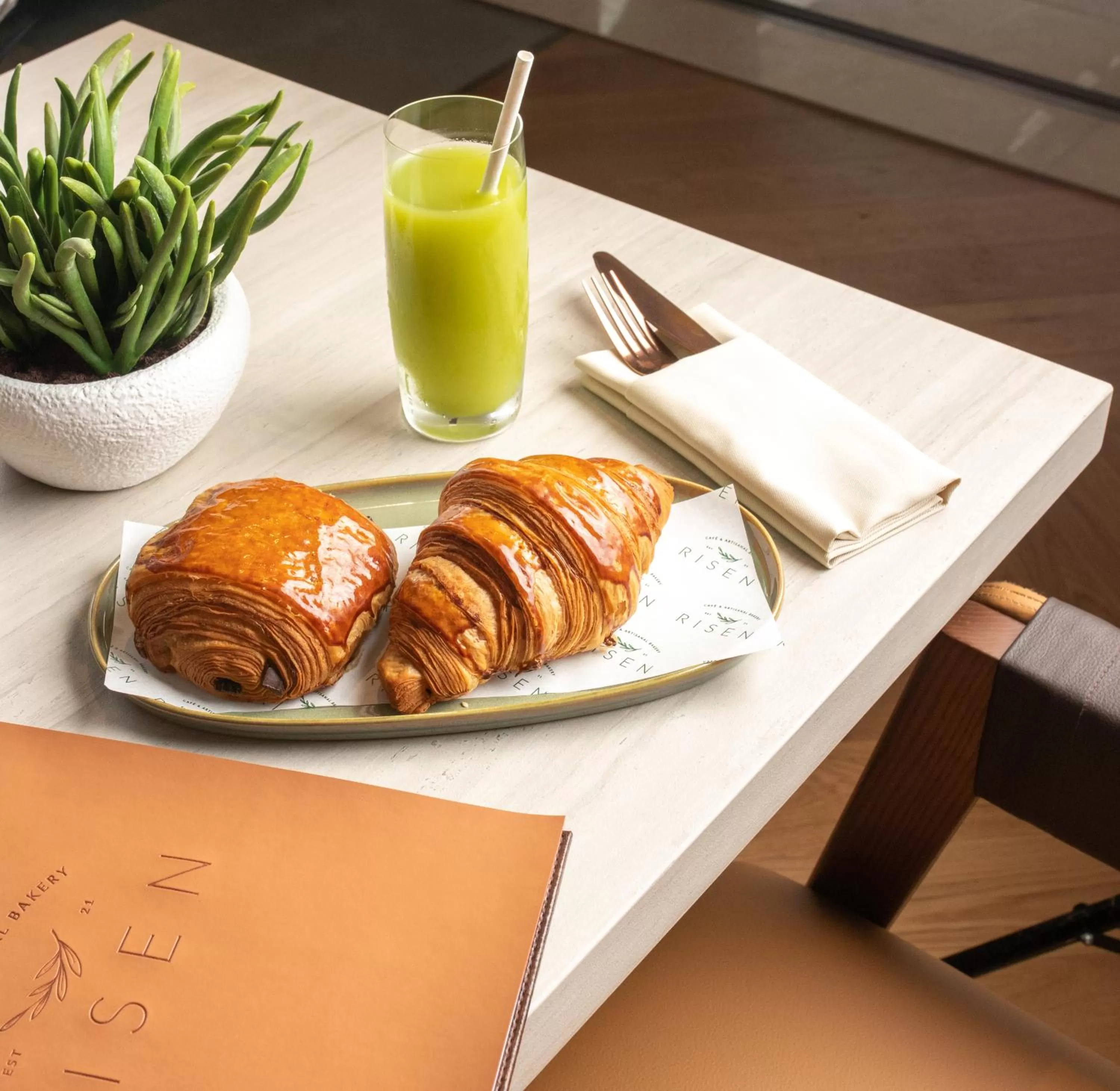 Restaurant/places to eat in Wyndham Residences The Palm