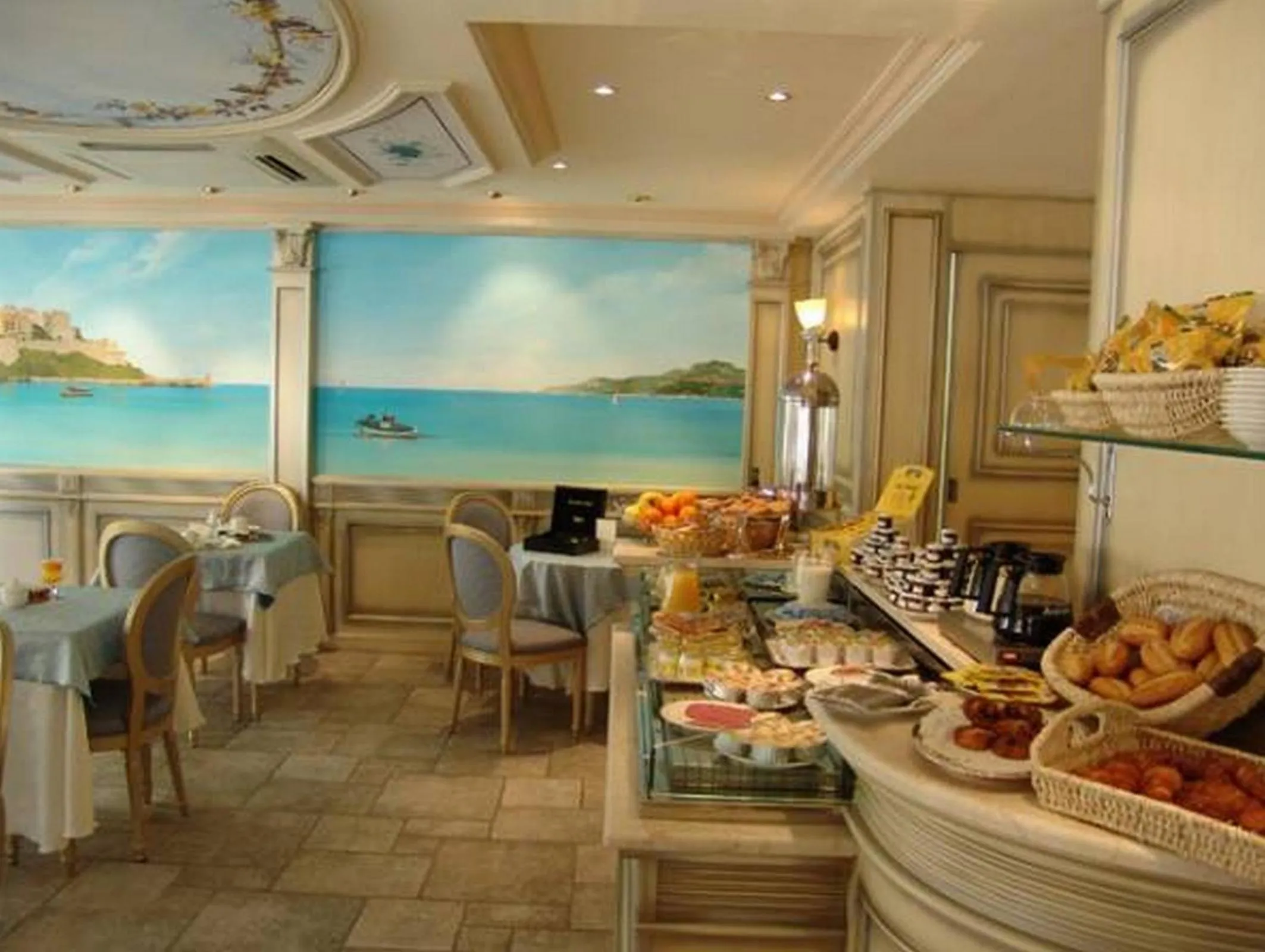 Restaurant/places to eat in Hôtel Le Rocher