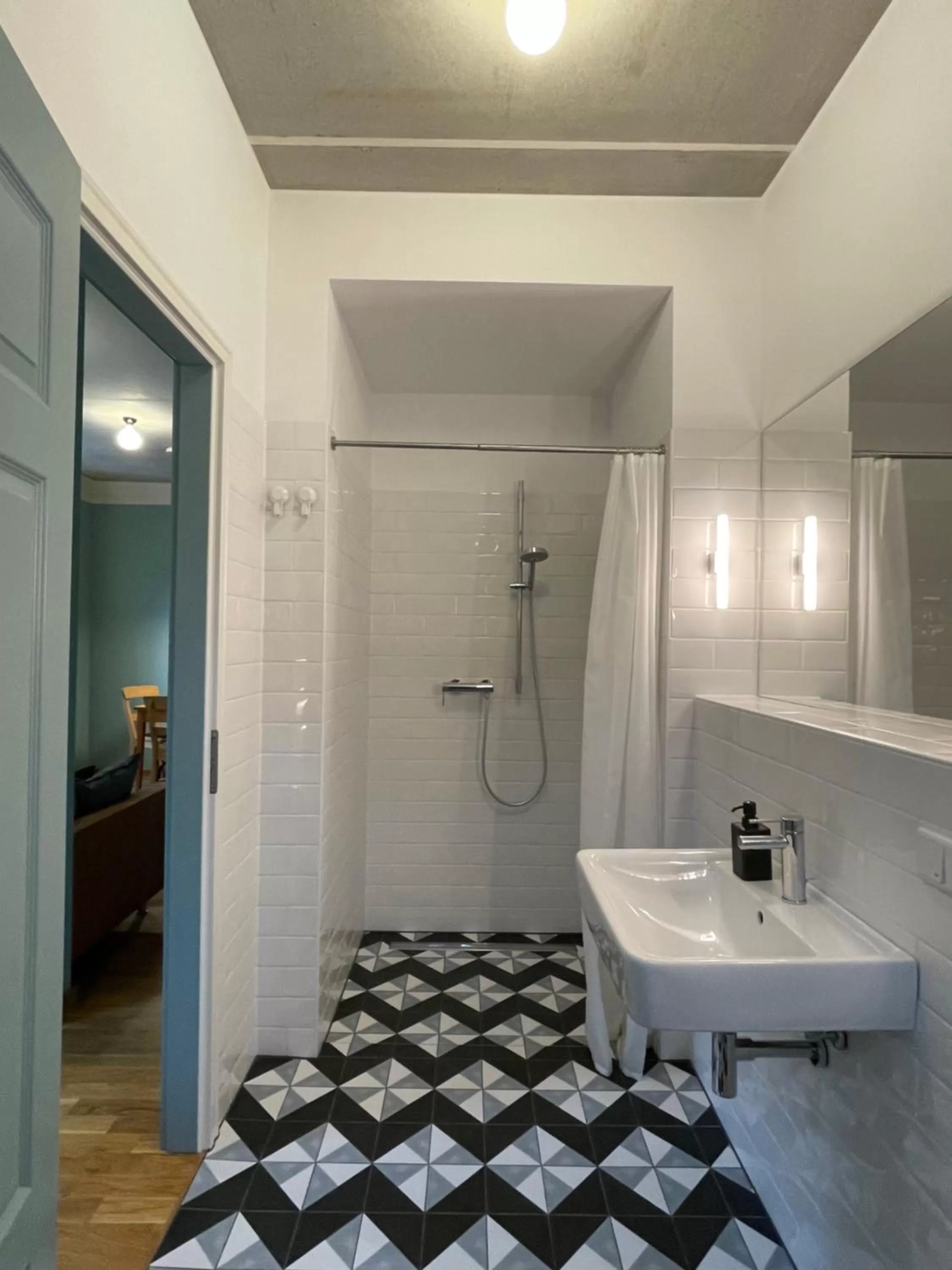 Bathroom, Bed in Gästehaus Phantasie