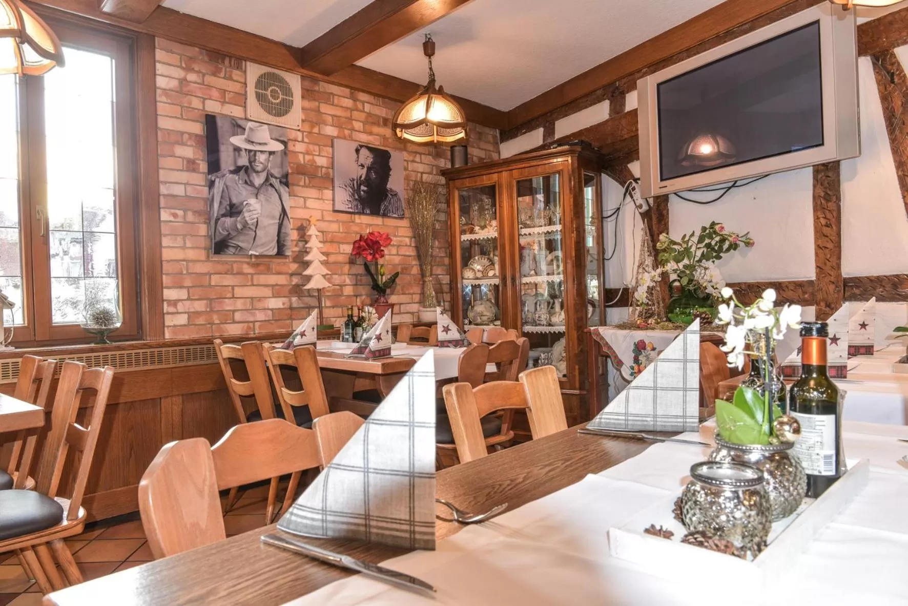 Restaurant/Places to Eat in Hotel Ristorante Rostica