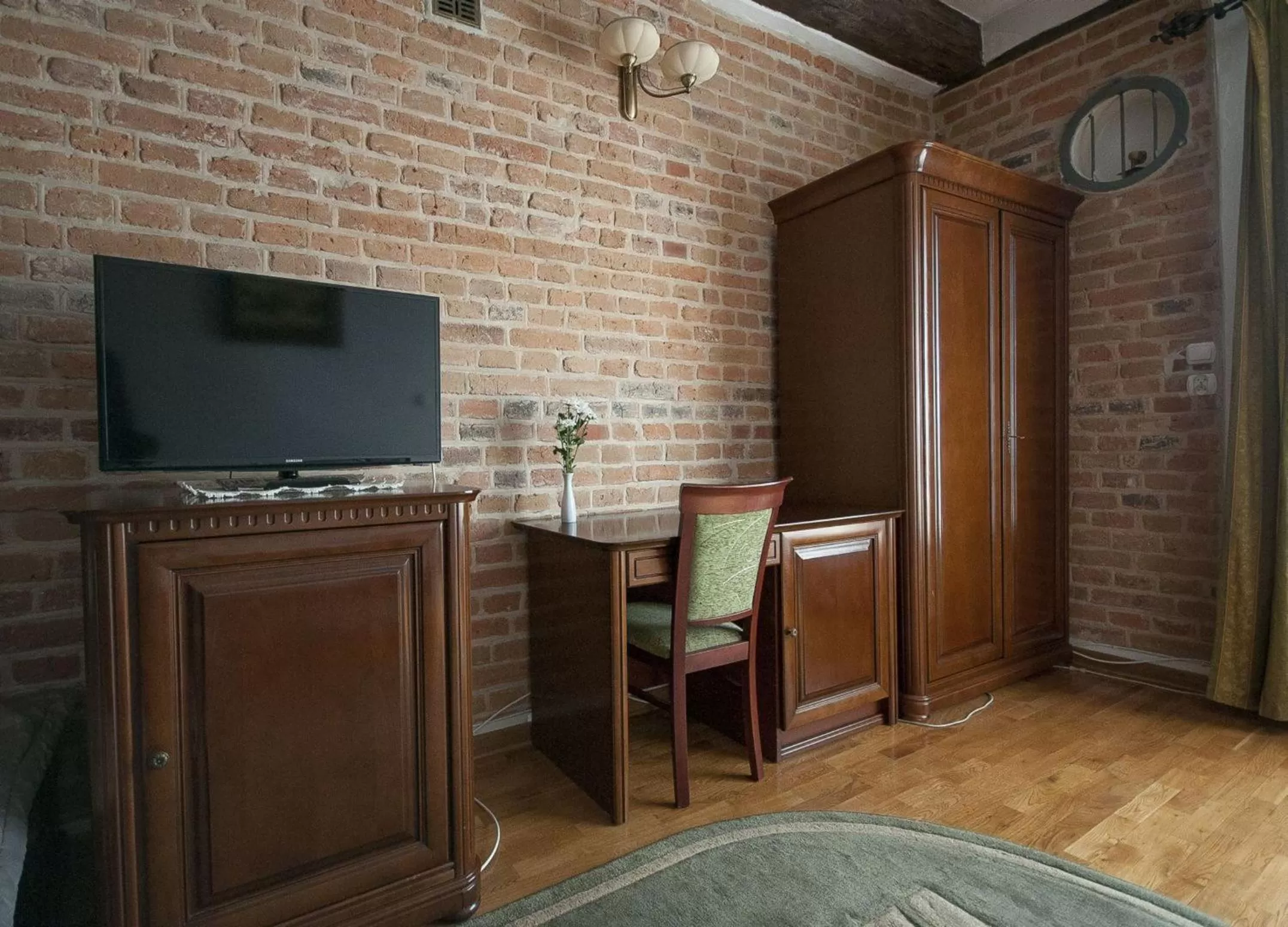 Photo of the whole room, TV/Entertainment Center in Hotel Restauracja Pod Parowozem