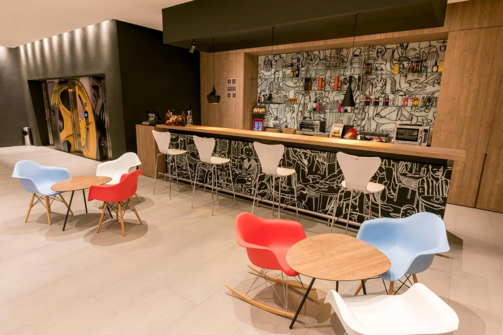 Lounge or bar in Hotel Ibis Cali Granada