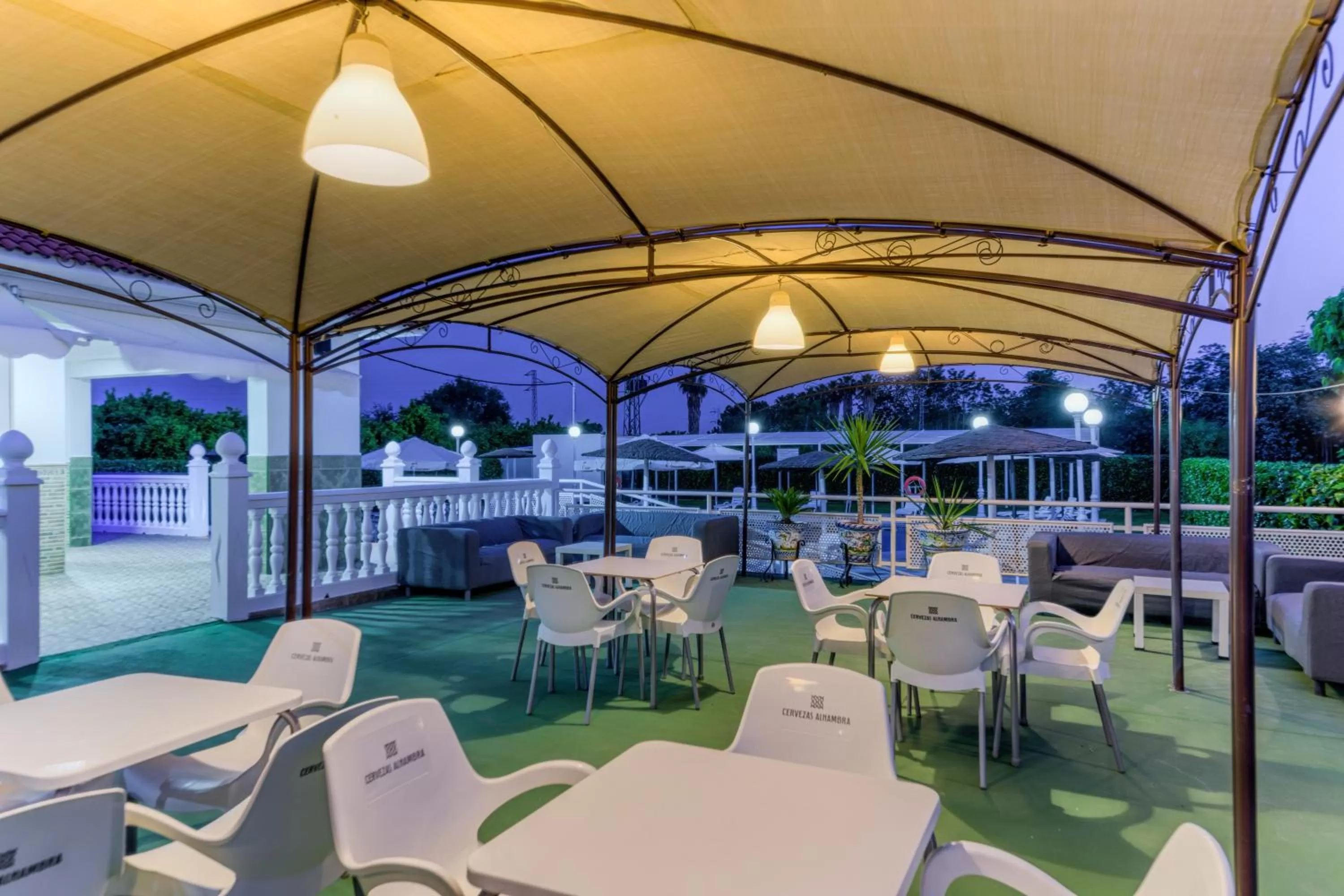 Swimming pool in Hotel Torre De Los Guzmanes