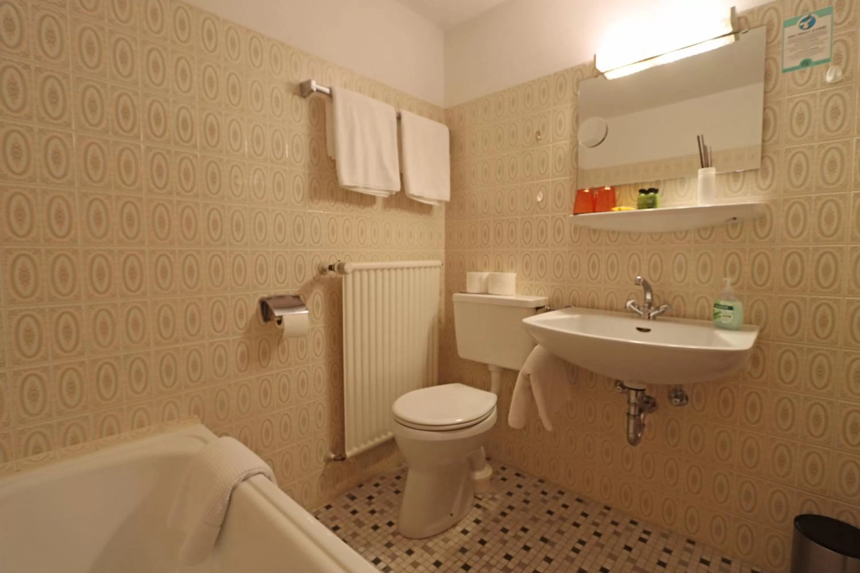 Toilet in Hotel Kreuz Höhengasthof