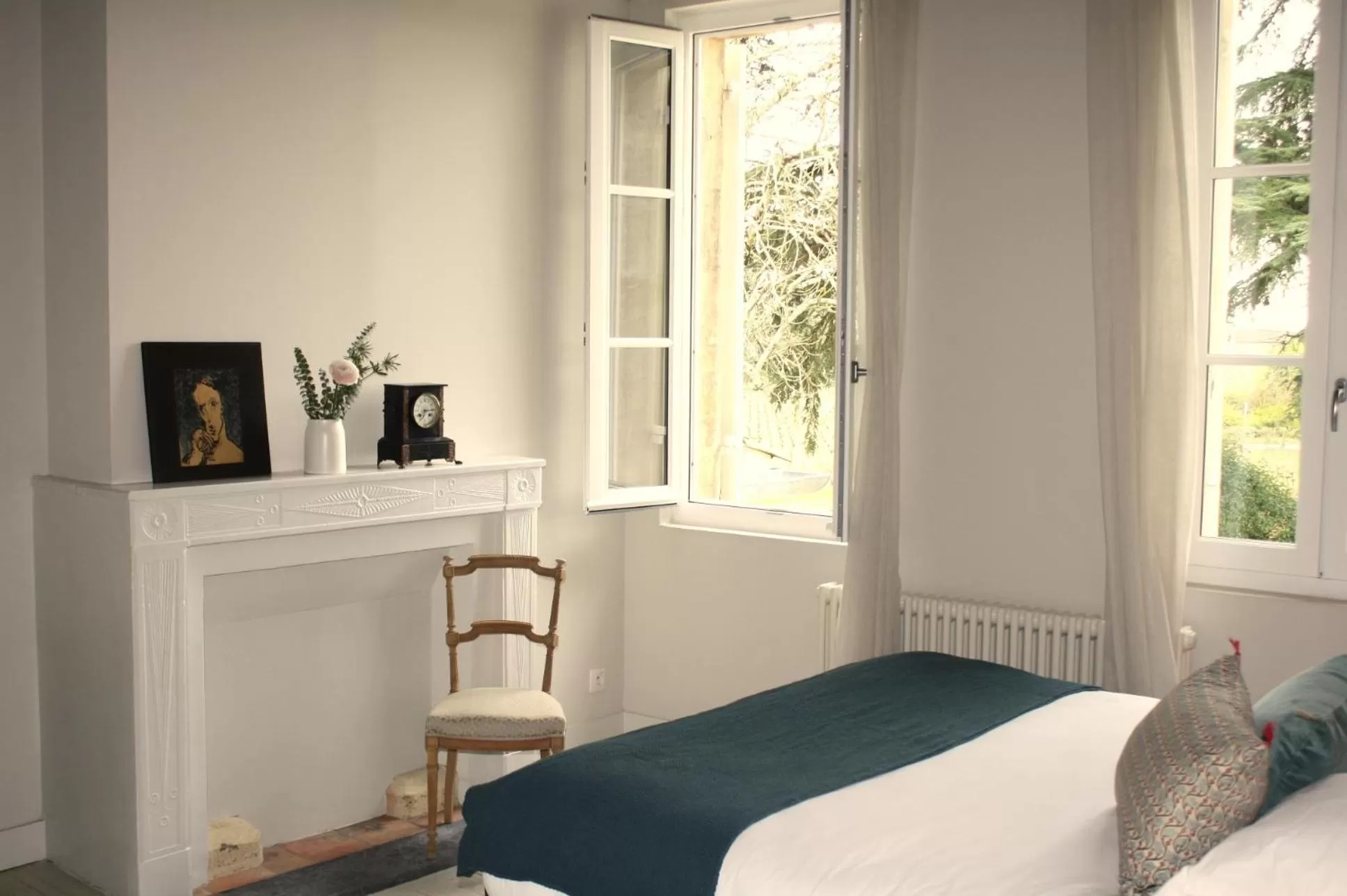 Photo of the whole room, Bed in Château Bonalgue - Pomerol