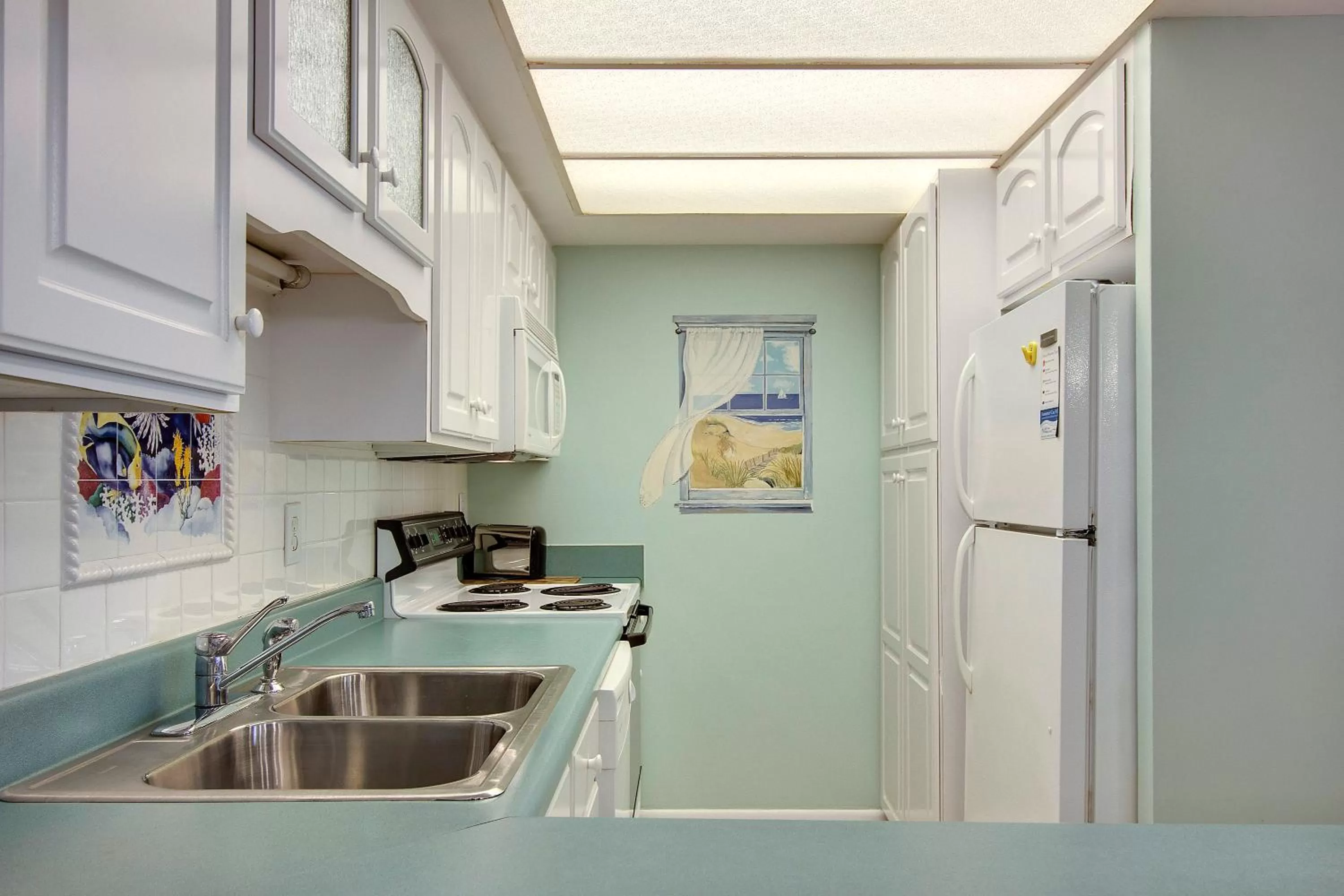 Kitchen/Kitchenette in Gulf Gate 410