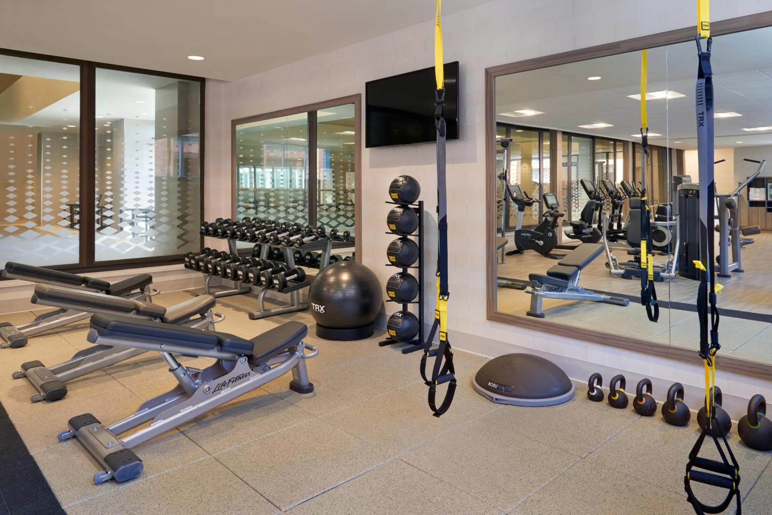 Fitness centre/facilities in The Westin Toronto Airport