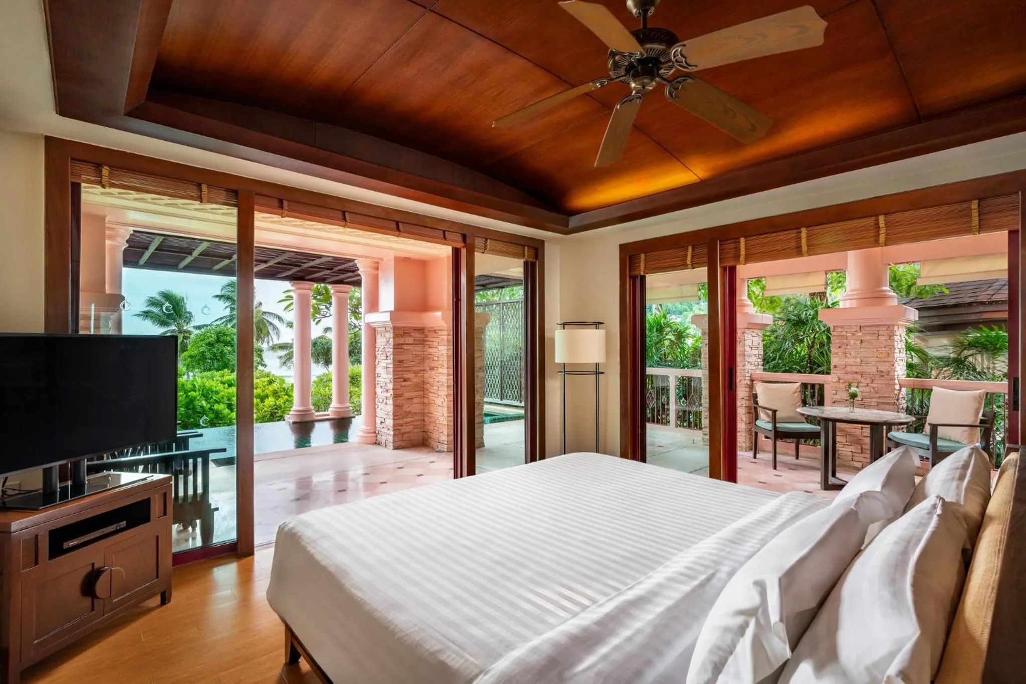 Photo of the whole room, Bed in Centara Grand Beach Resort Phuket