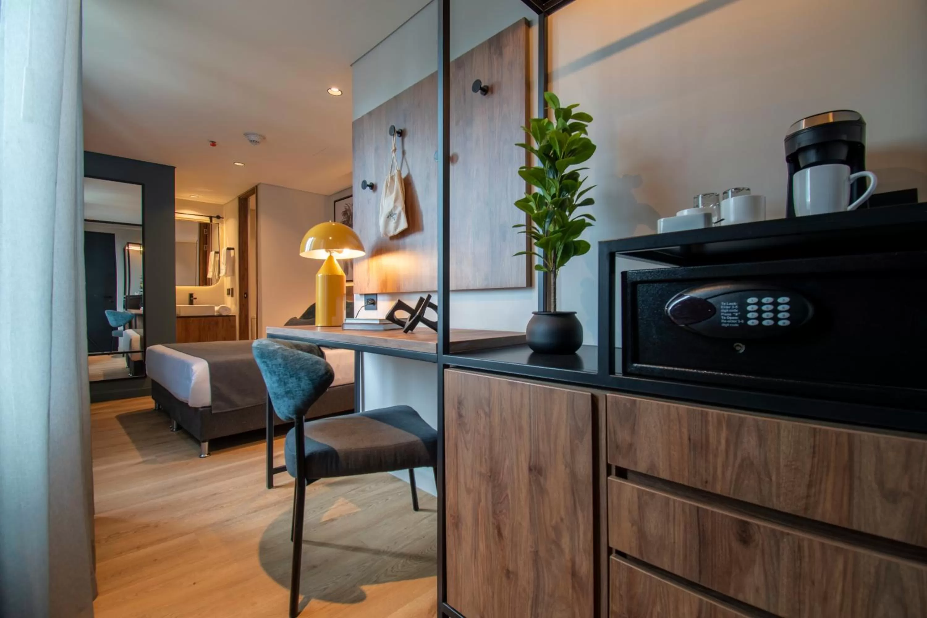 hair dresser in Hashtag 98 Hotel By Jalo