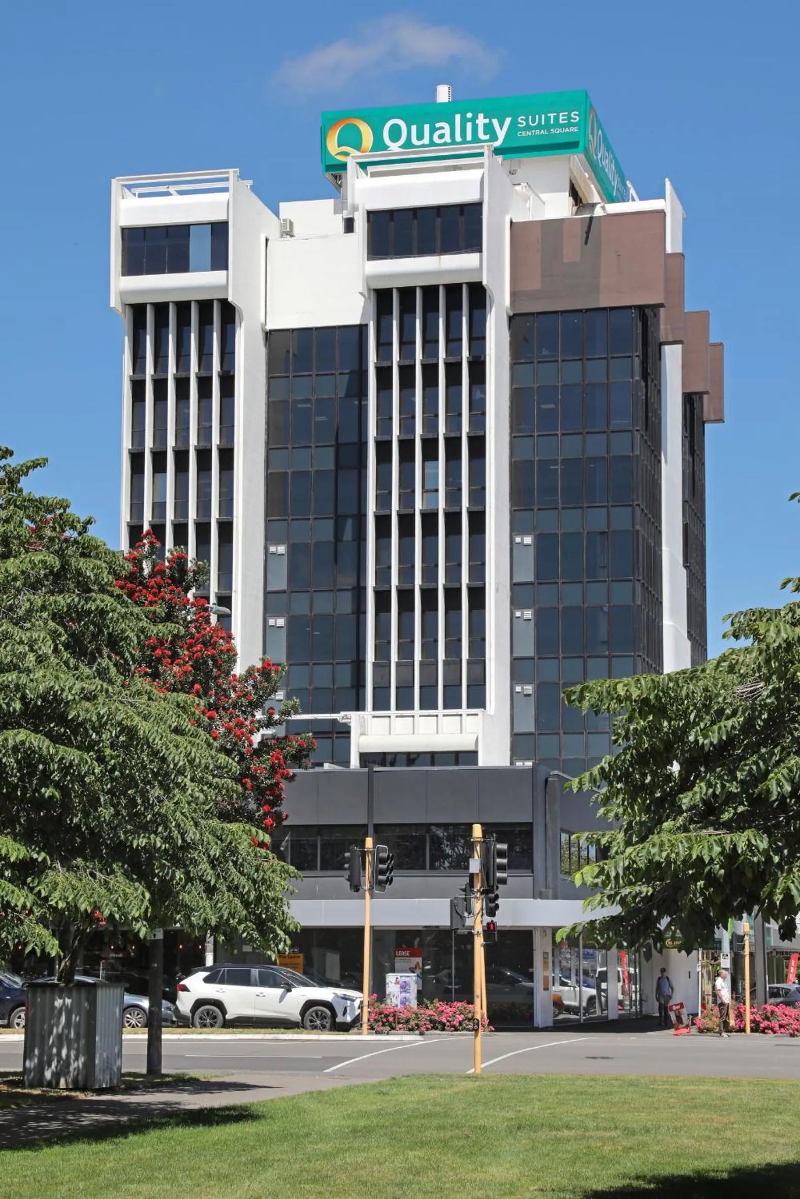 Property building in Quality Suites Central Square
