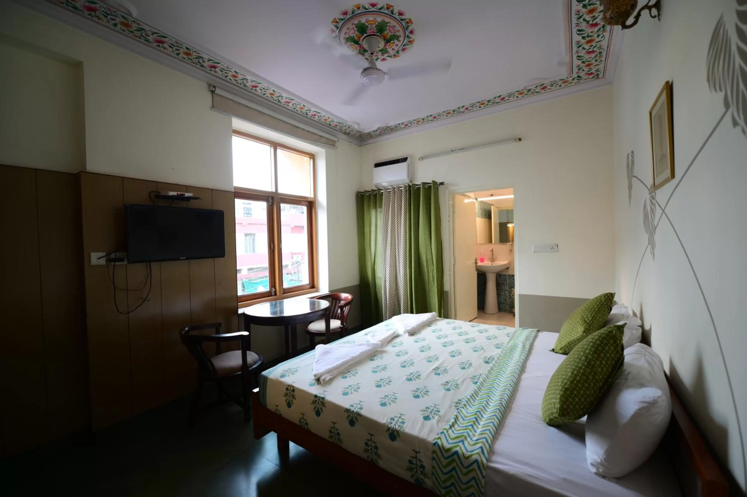 TV and multimedia, Bed in Chitra Katha - A Story Per Stay